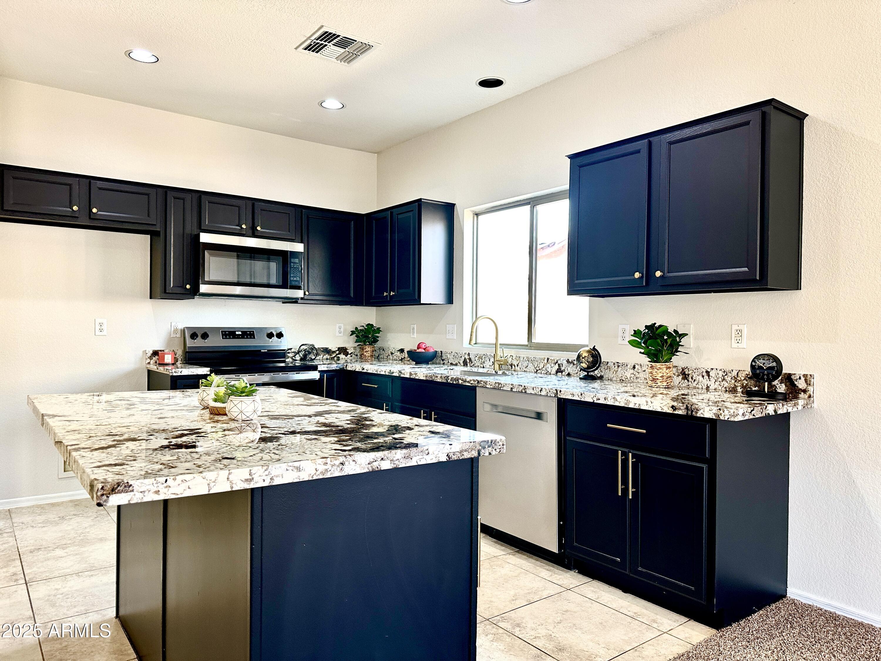 Homes 2 834 W CHOLLA Street