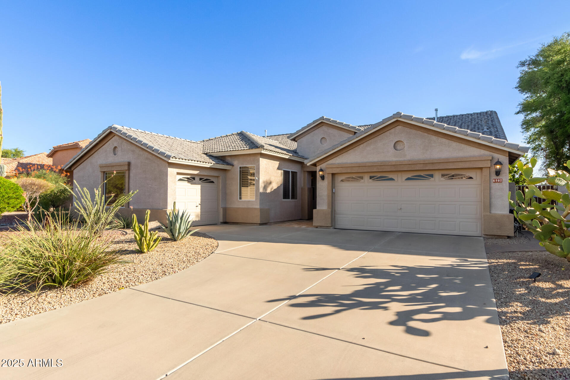6807 W EL CORTEZ Place