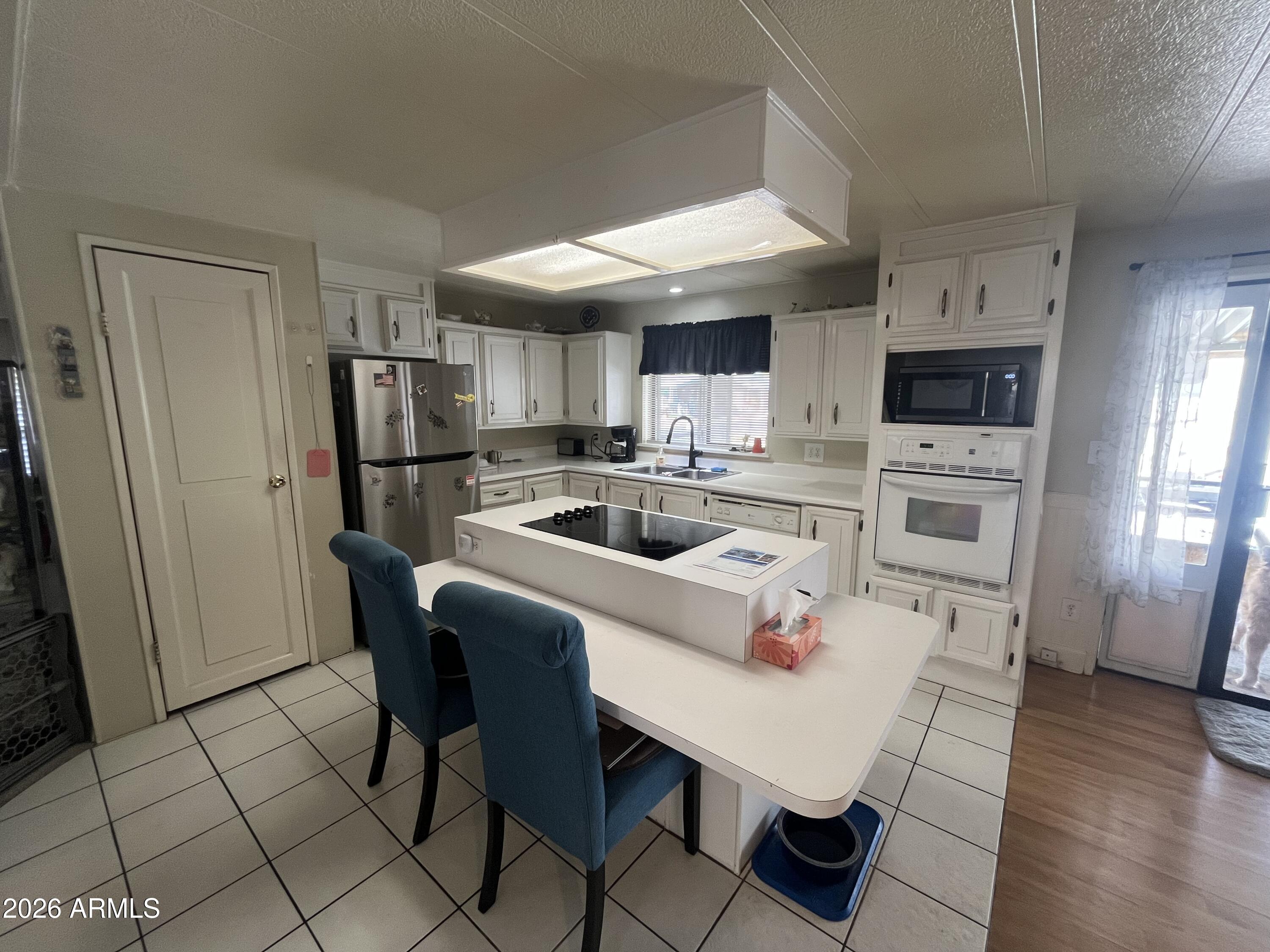 6960 W PEORIA Avenue 225