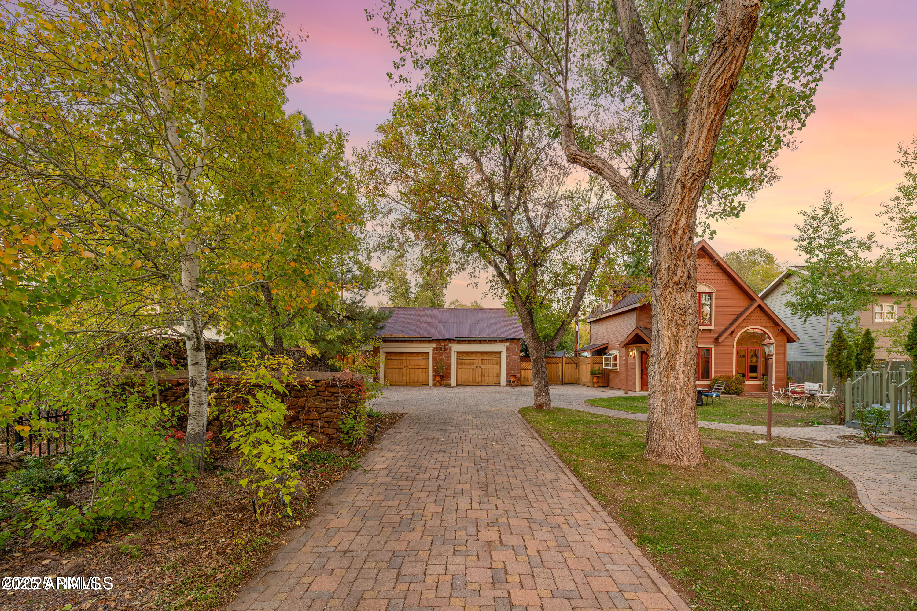 614 W SANTA FE Avenue