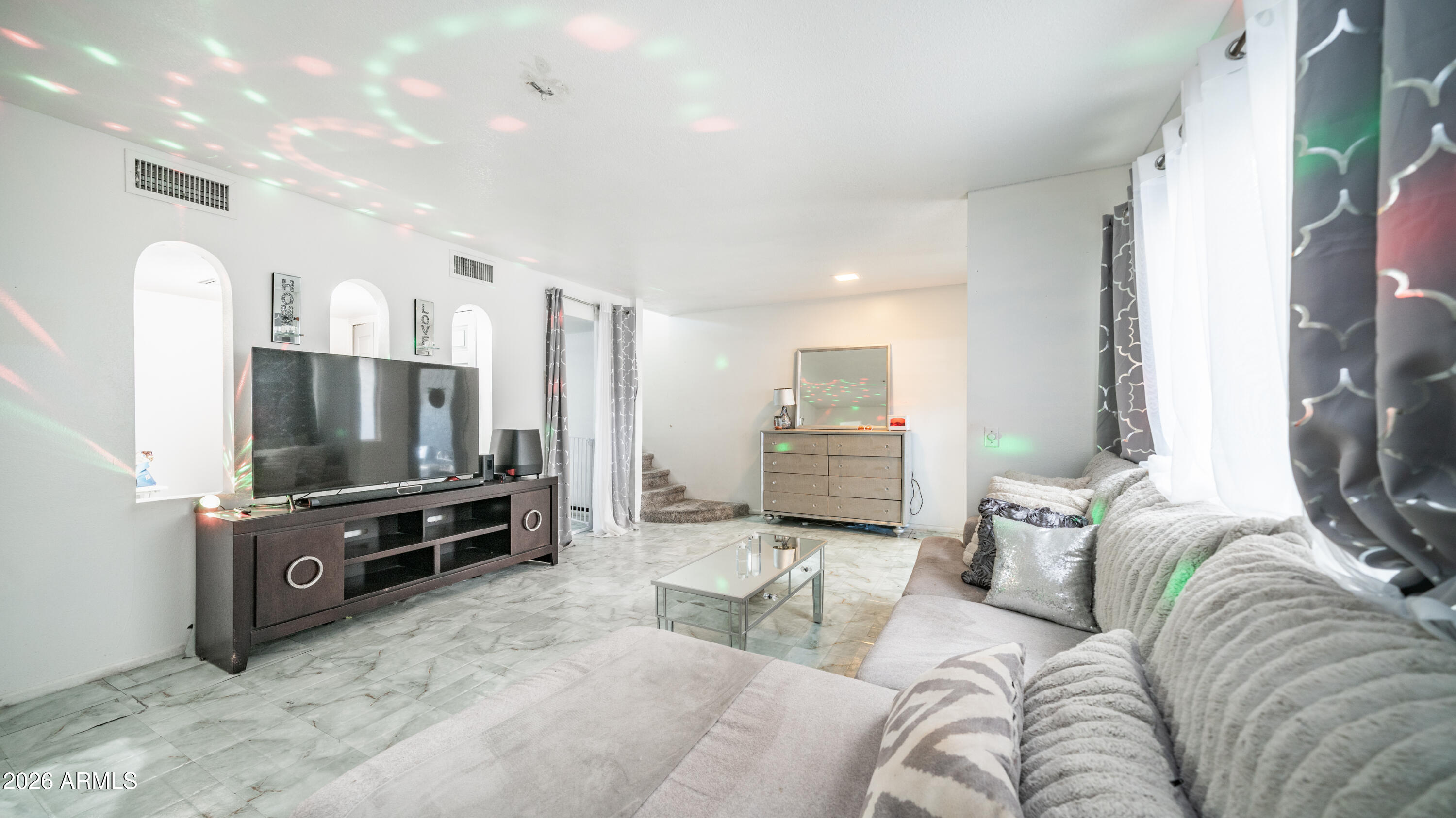 1910 W BELMONT Avenue