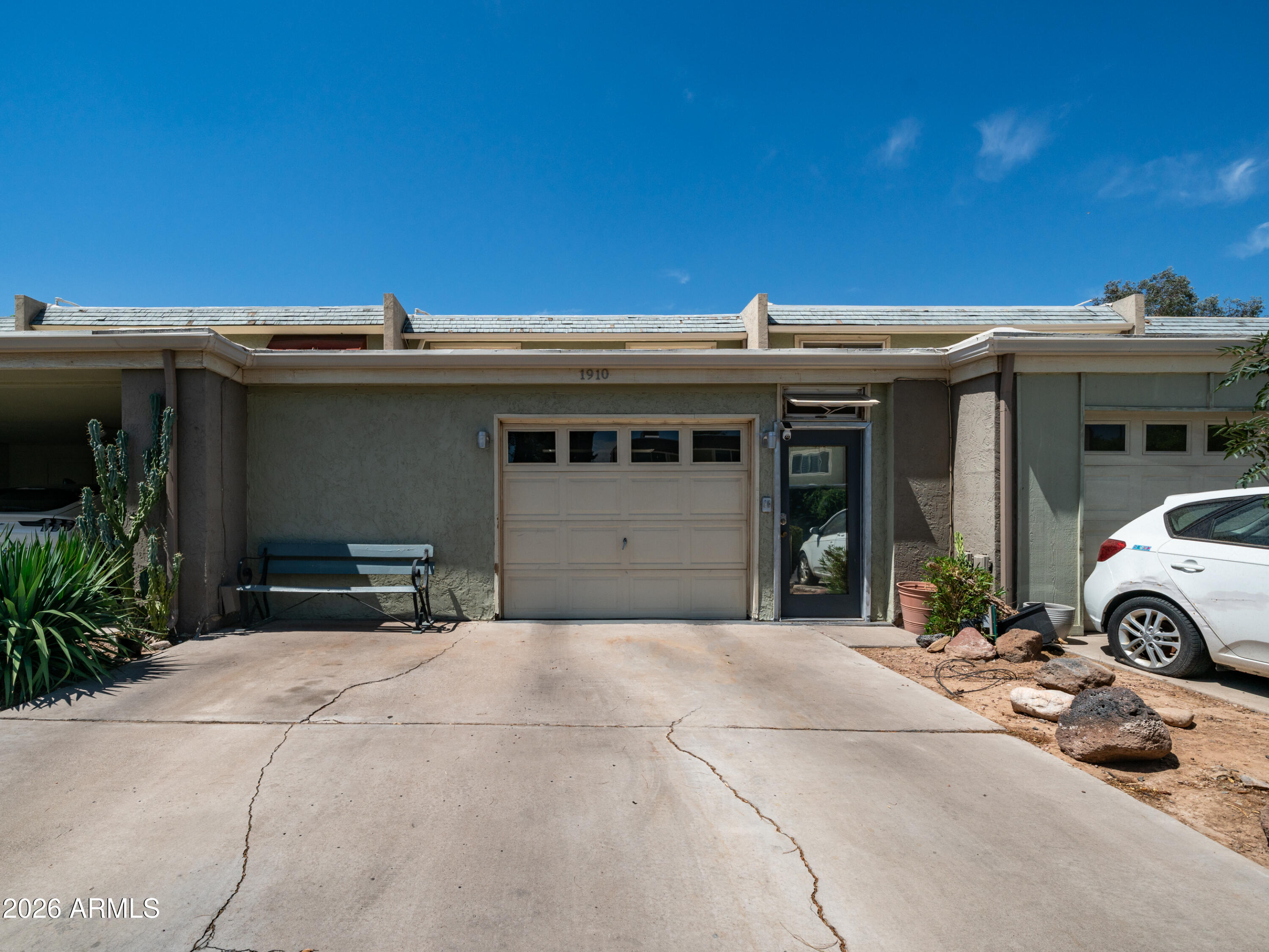 1910 W BELMONT Avenue