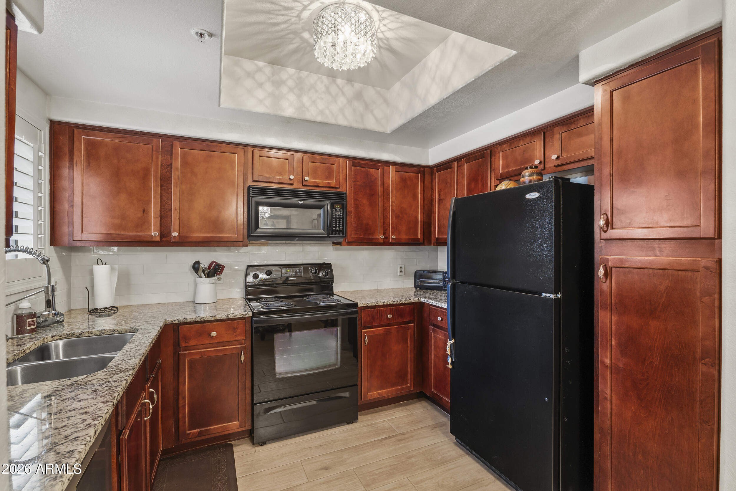 750 E NORTHERN Avenue 1075