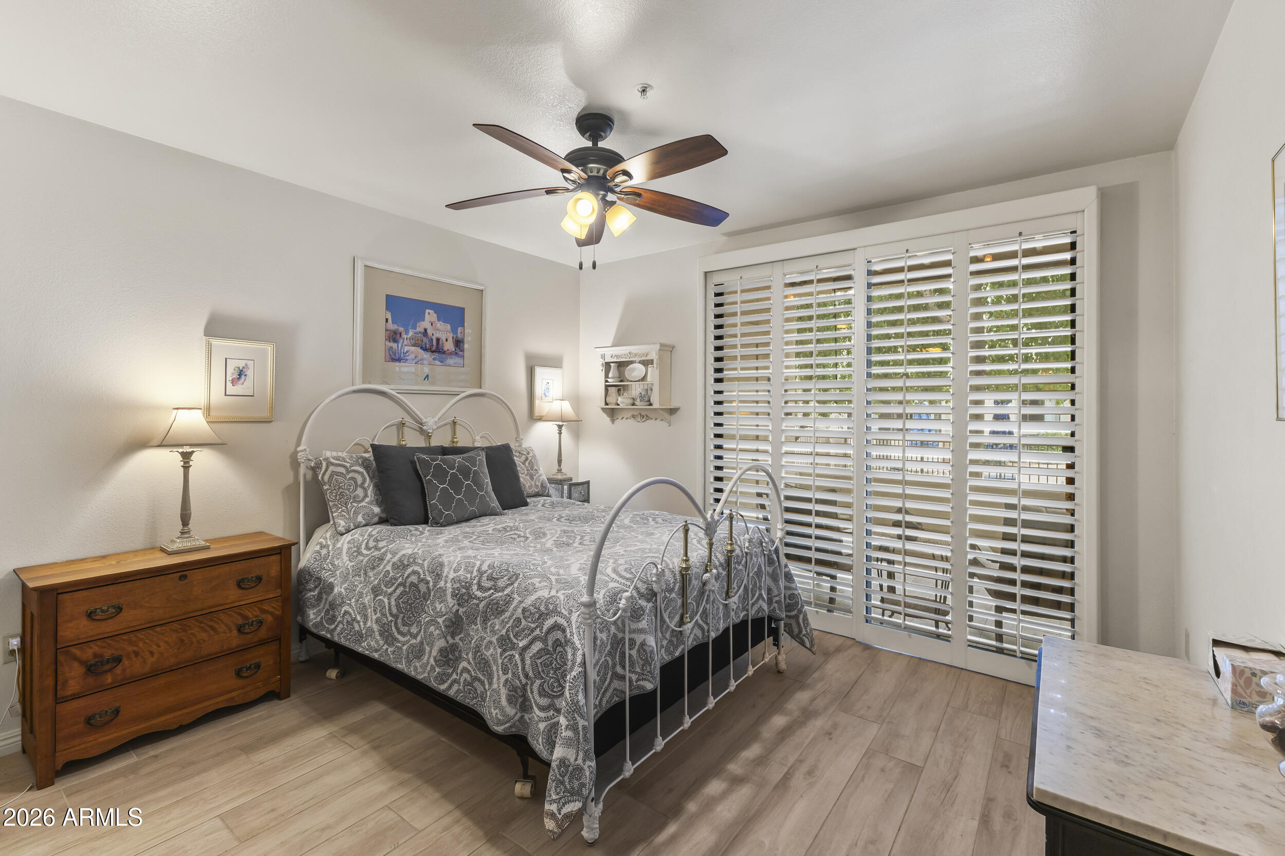 750 E NORTHERN Avenue 1075