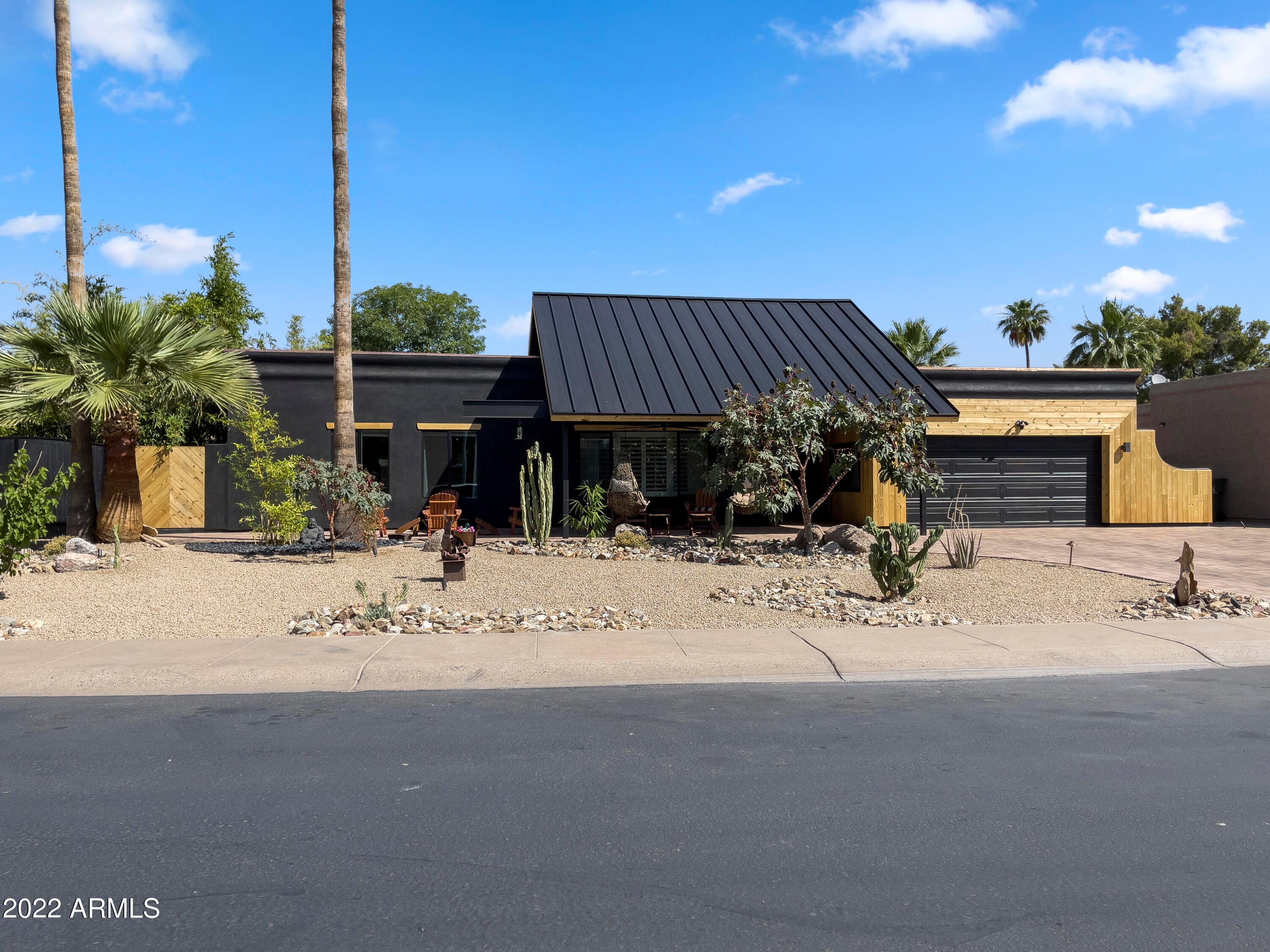 1834 E RIVIERA Drive