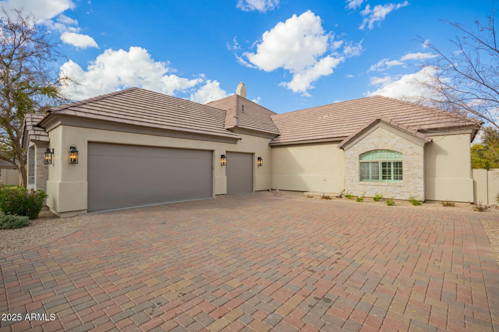 2090 E COCONINO Court