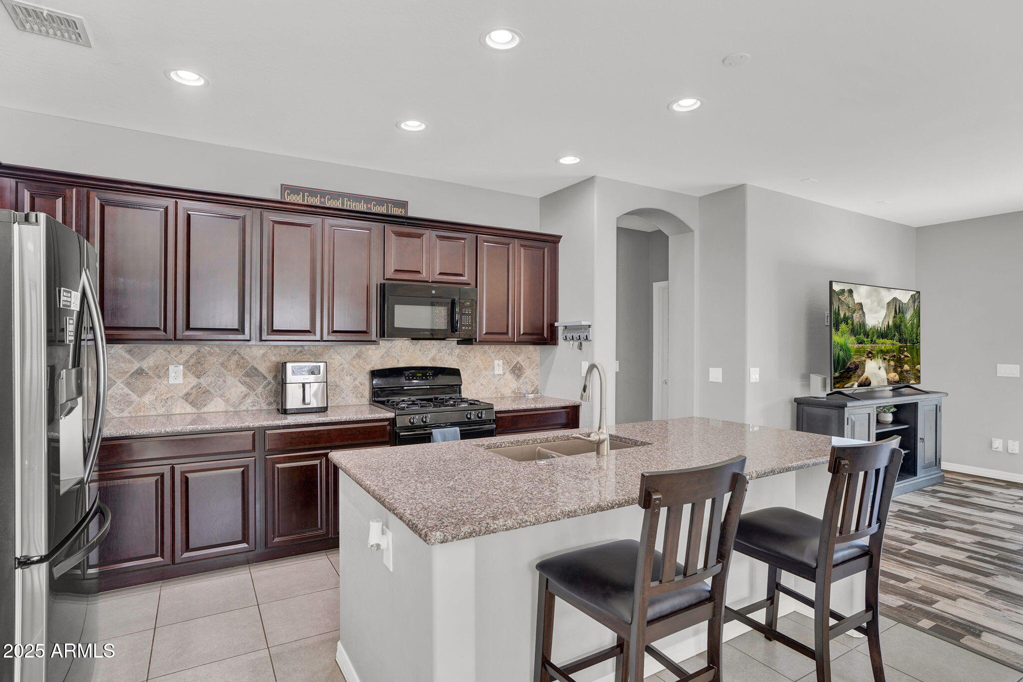 489 W FLAME TREE Avenue