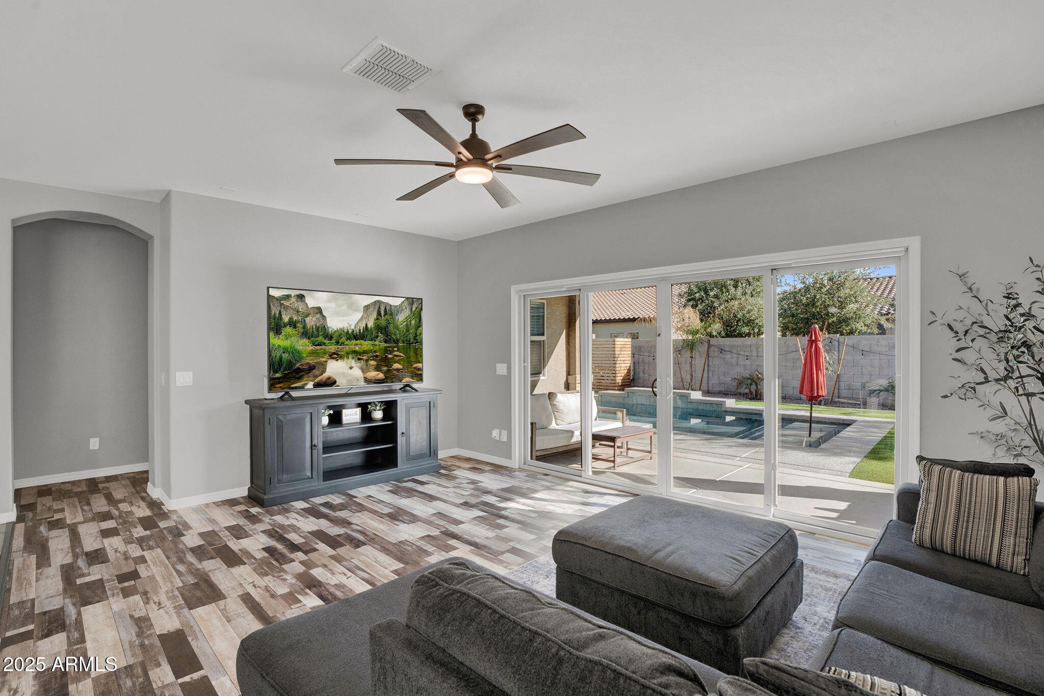 489 W FLAME TREE Avenue