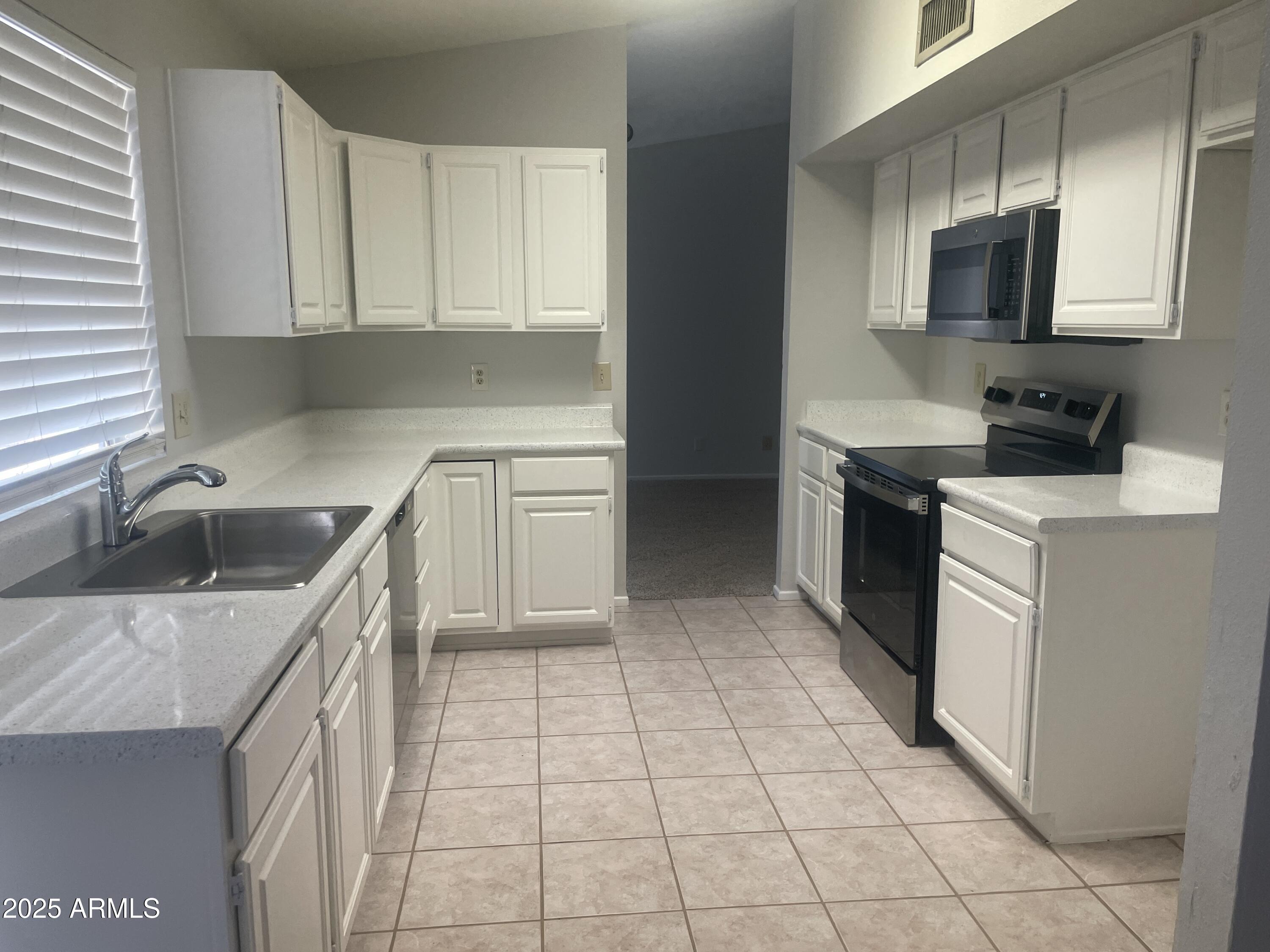 10063 W MINNEZONA Avenue