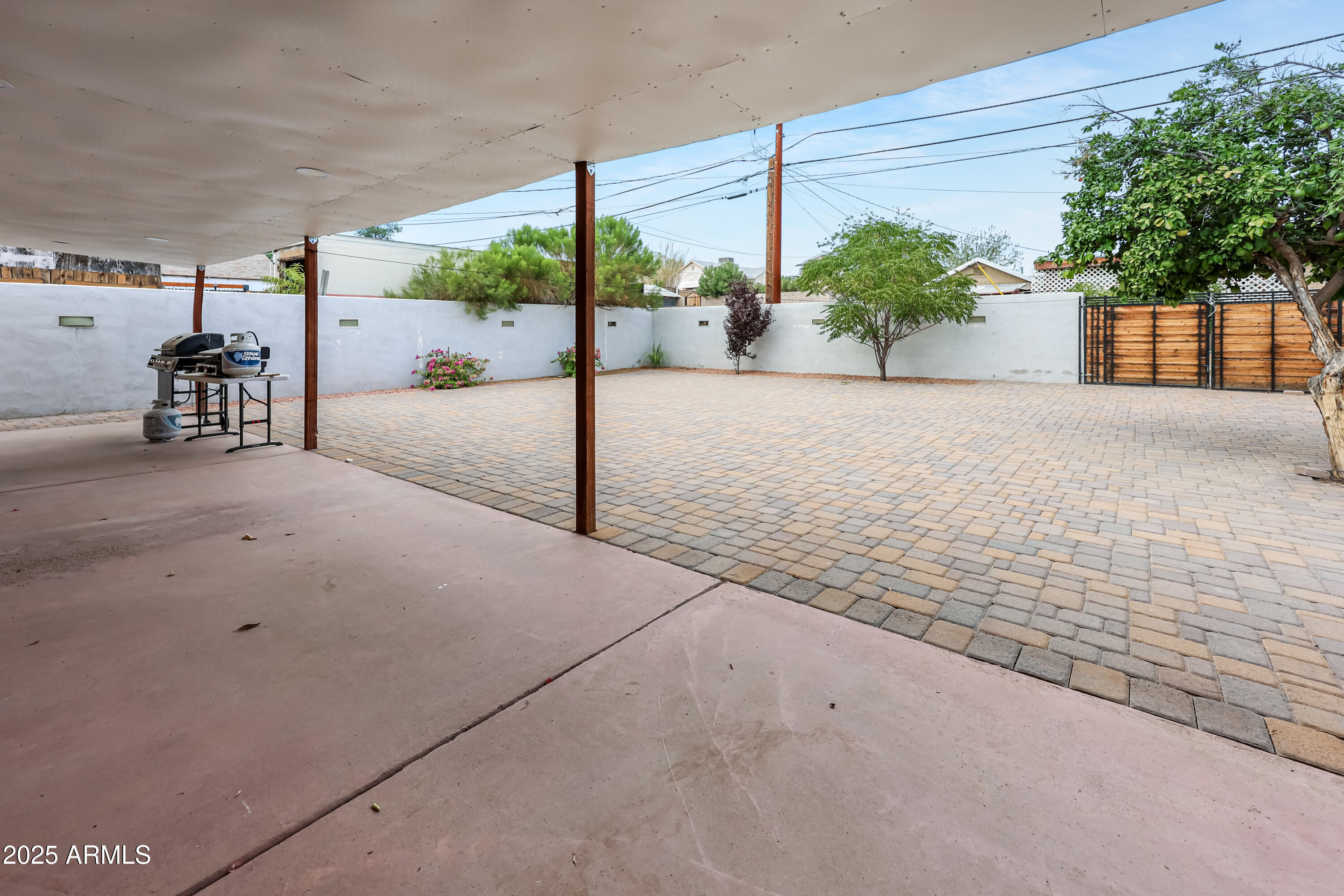 137 N MADISON Street