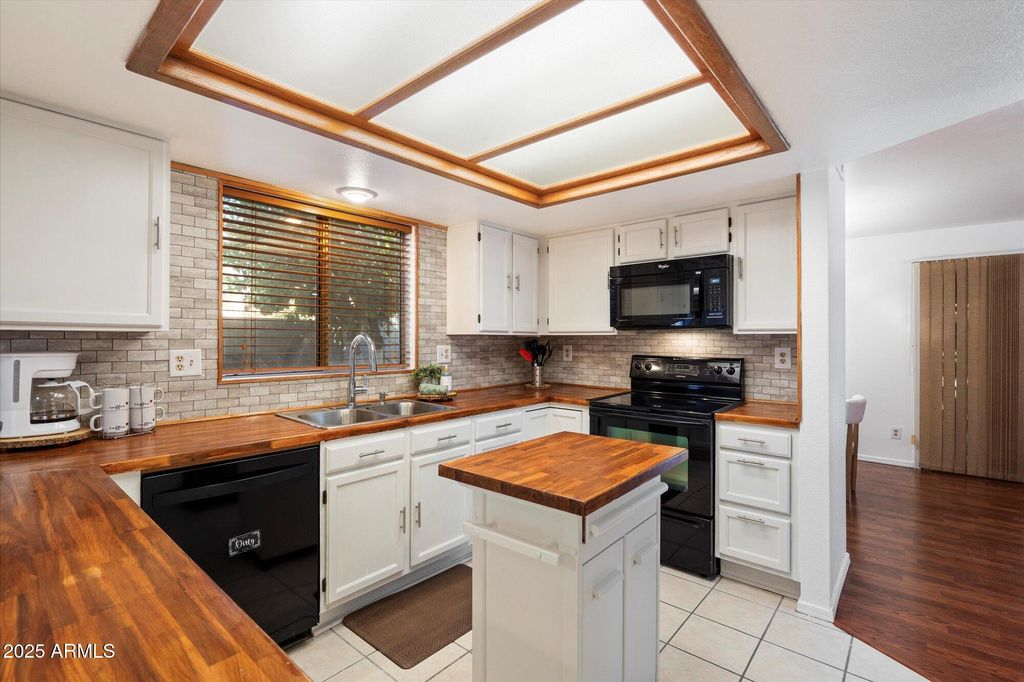 Photo of 11963 N 80th Avenue, Peoria, AZ 85345 (MLS # 6917469)