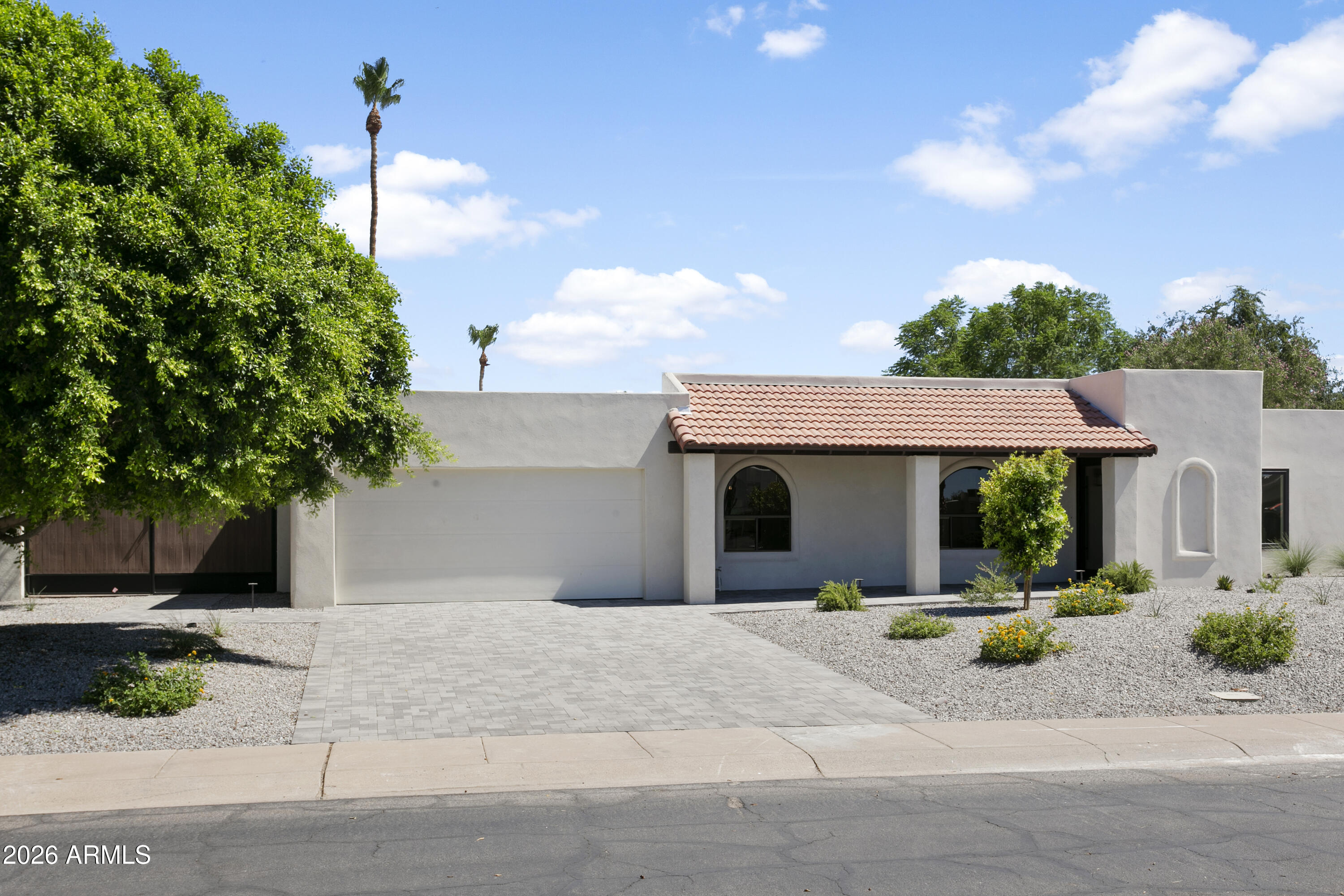 5602 E VOLTAIRE Avenue