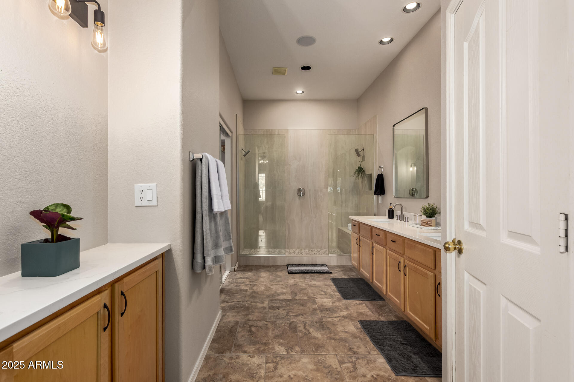 434 E SHEFFIELD Avenue