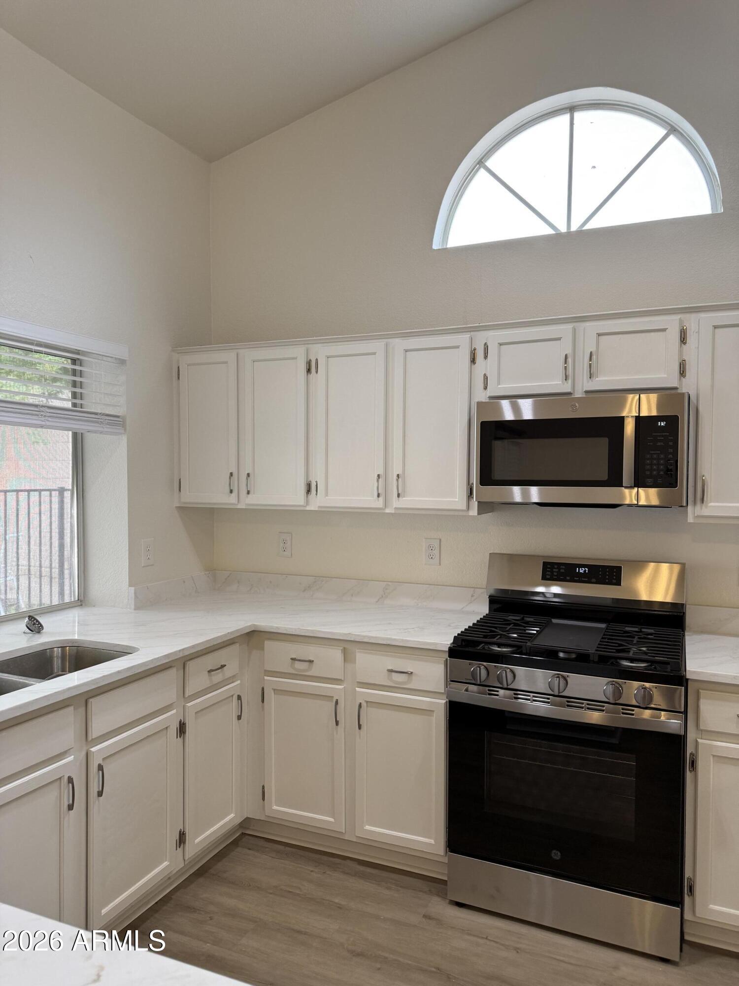 648 W MUIRWOOD Drive