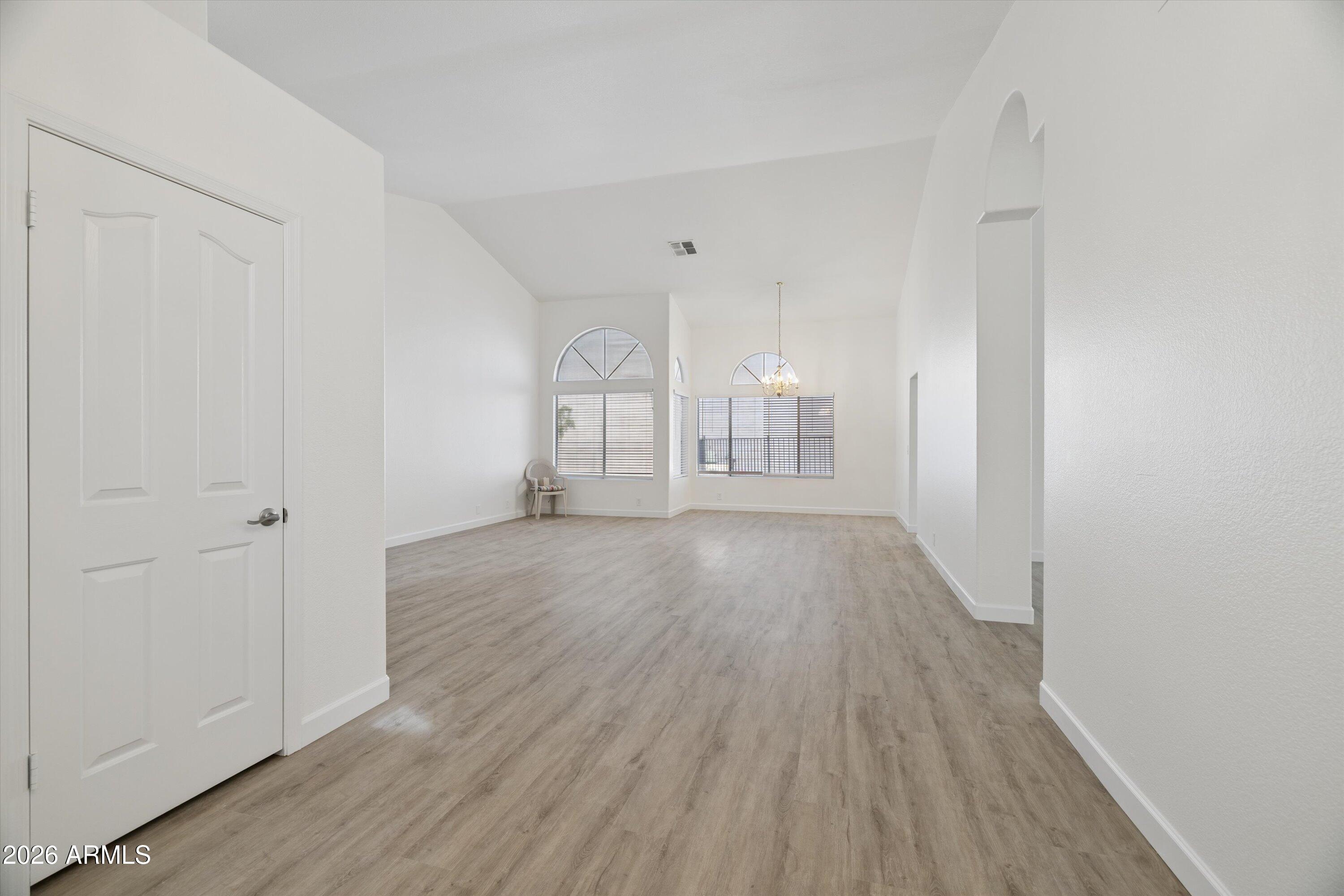 648 W MUIRWOOD Drive