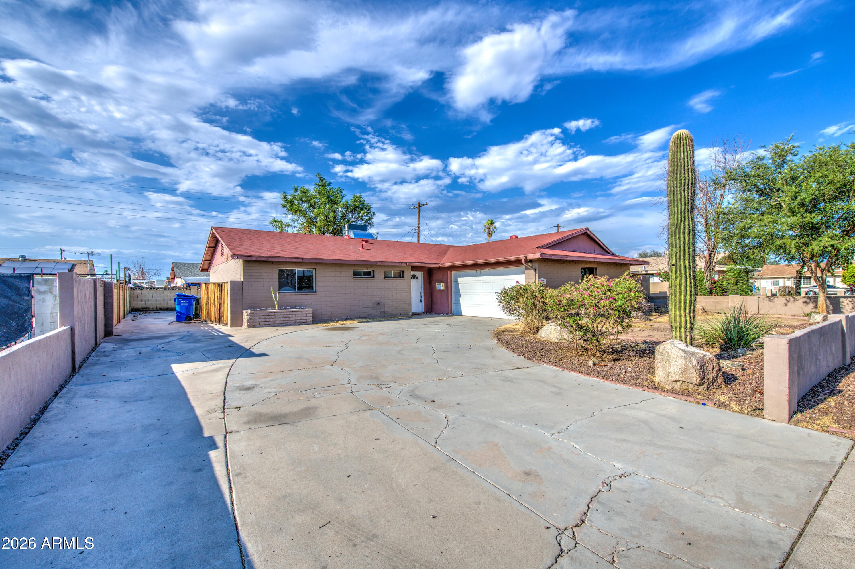 7922 W EARLL Drive