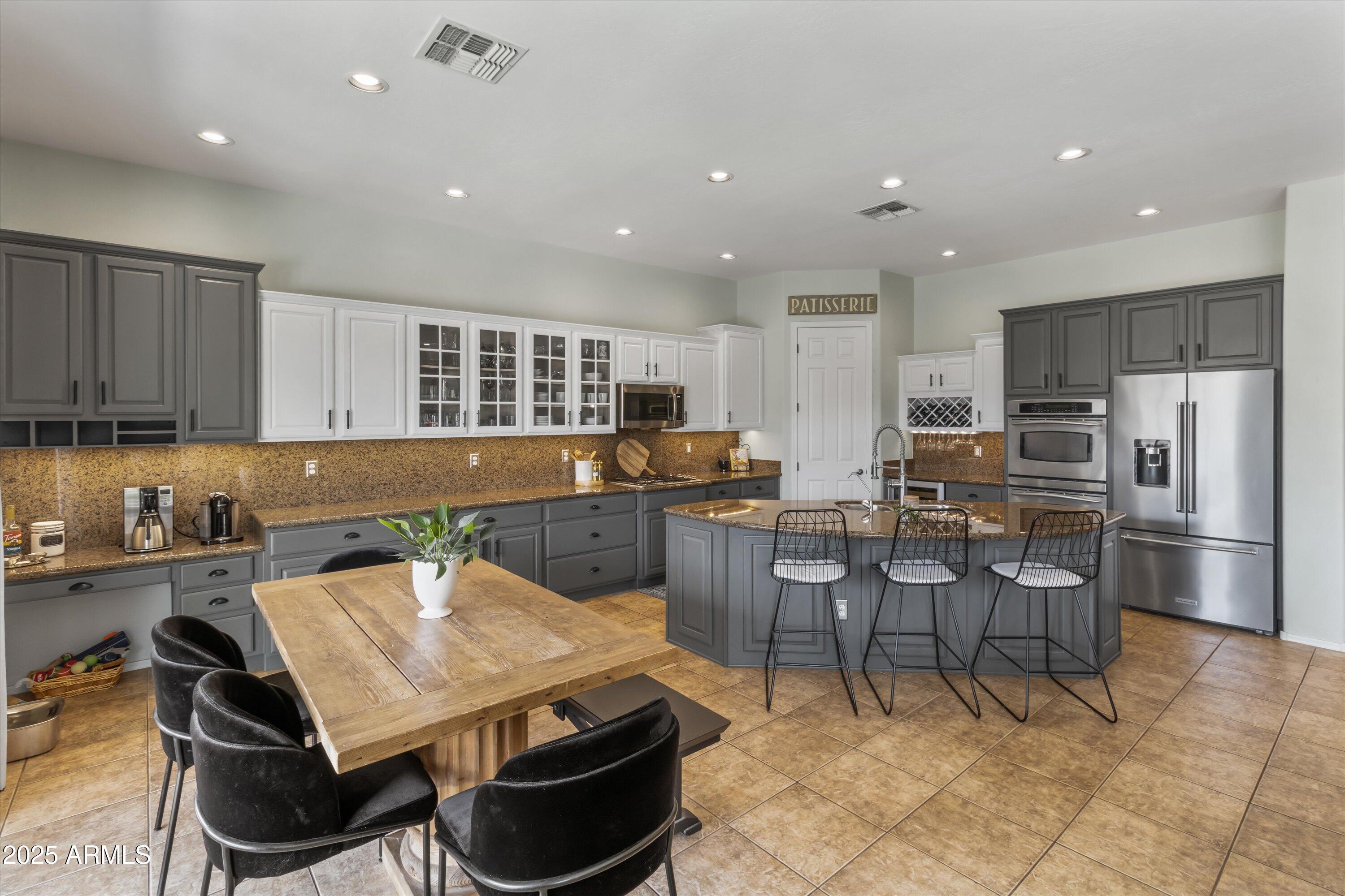 2105 E SAN CARLOS Place