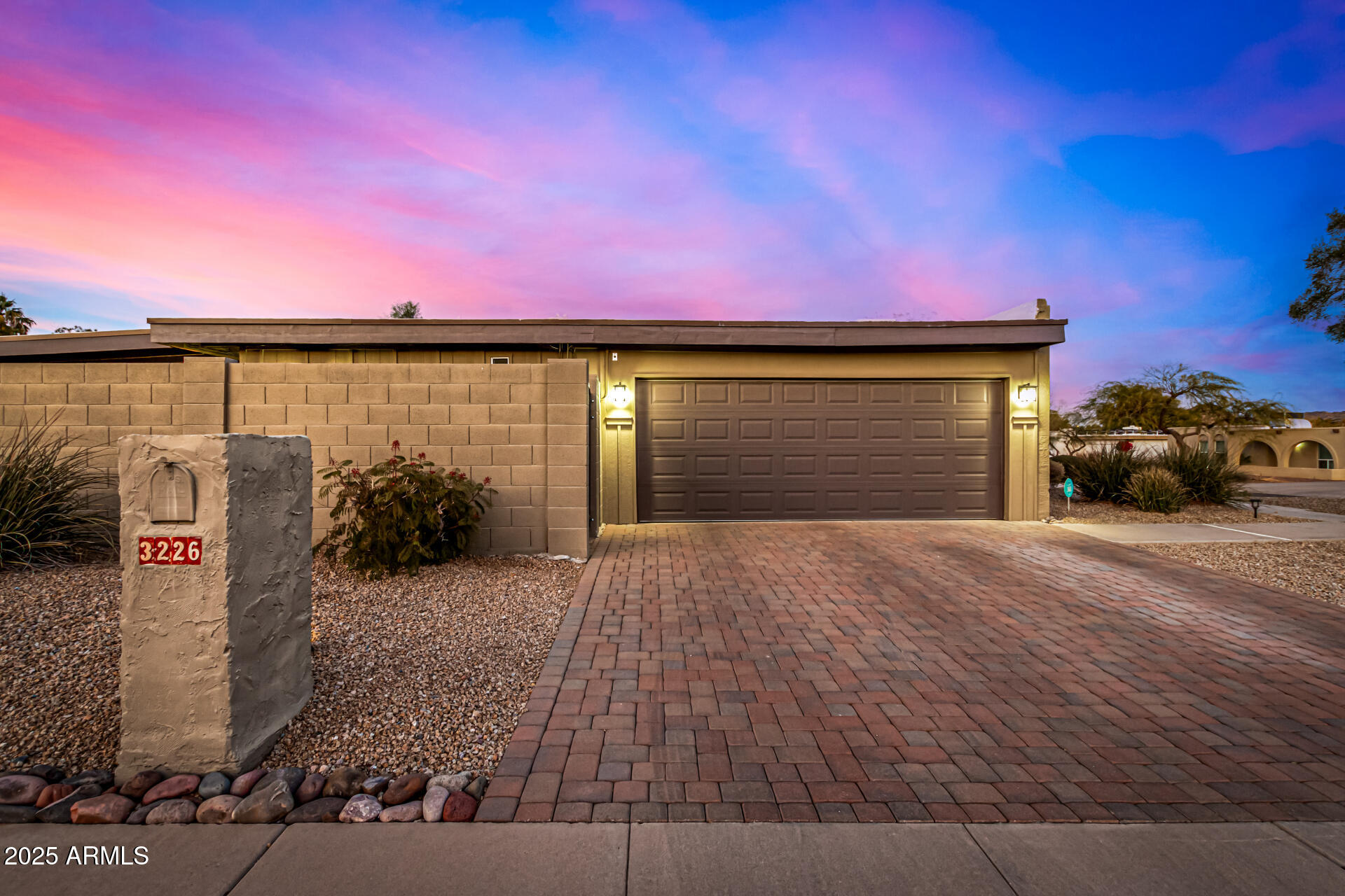3226 E LAZY Lane