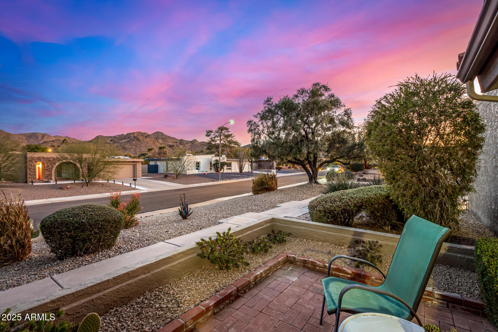 3226 E LAZY Lane