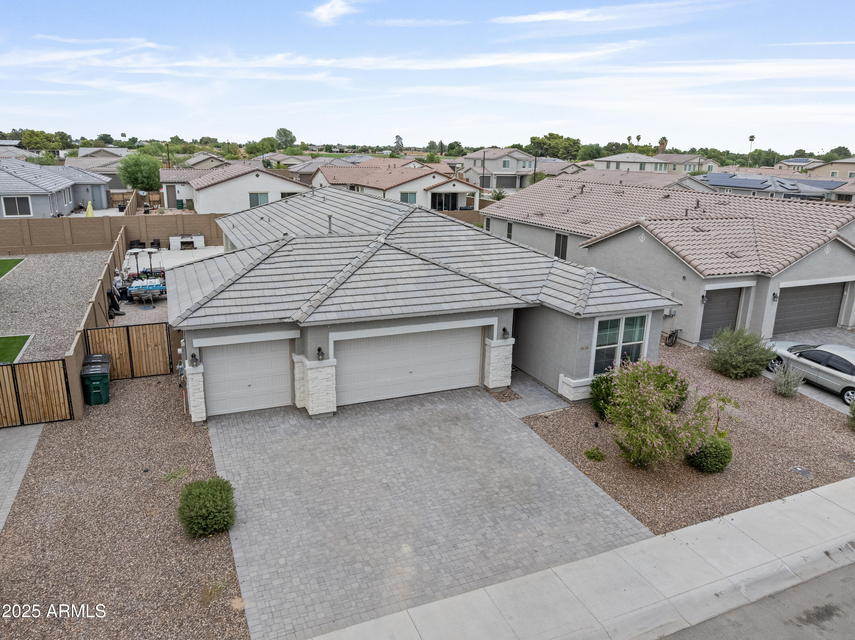 18028 W HILTON Avenue