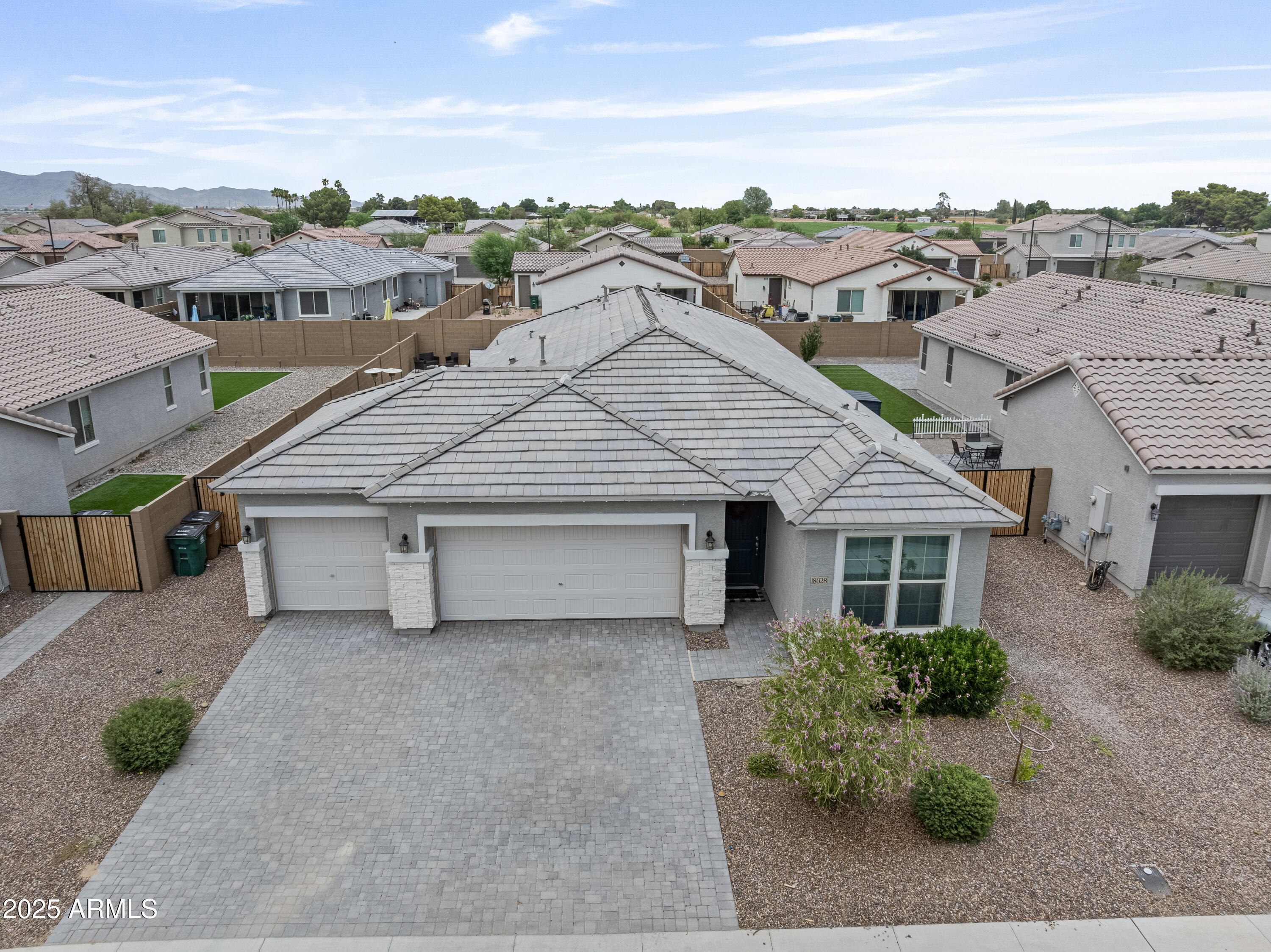 18028 W HILTON Avenue