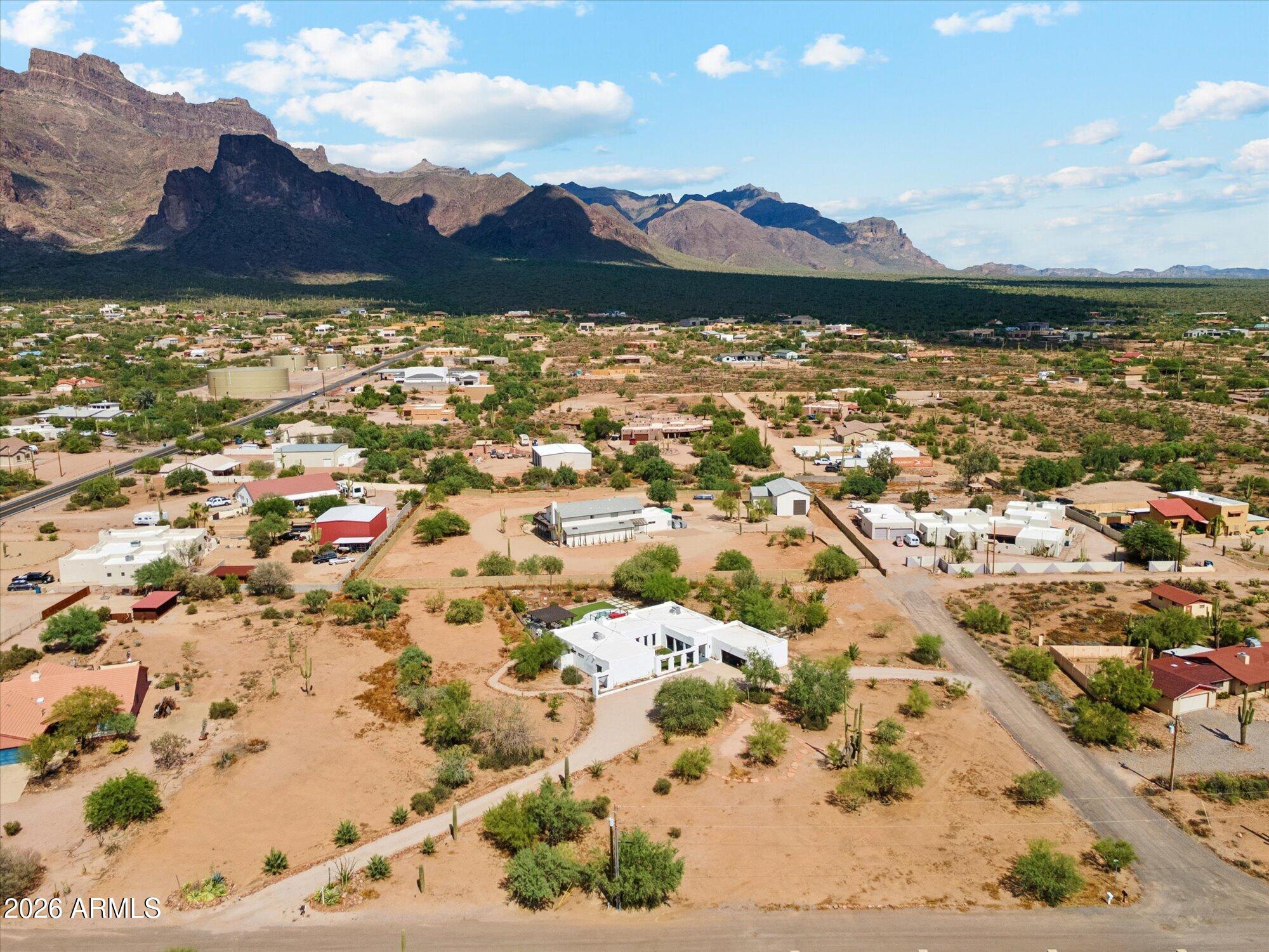 651 N VAL VISTA Road