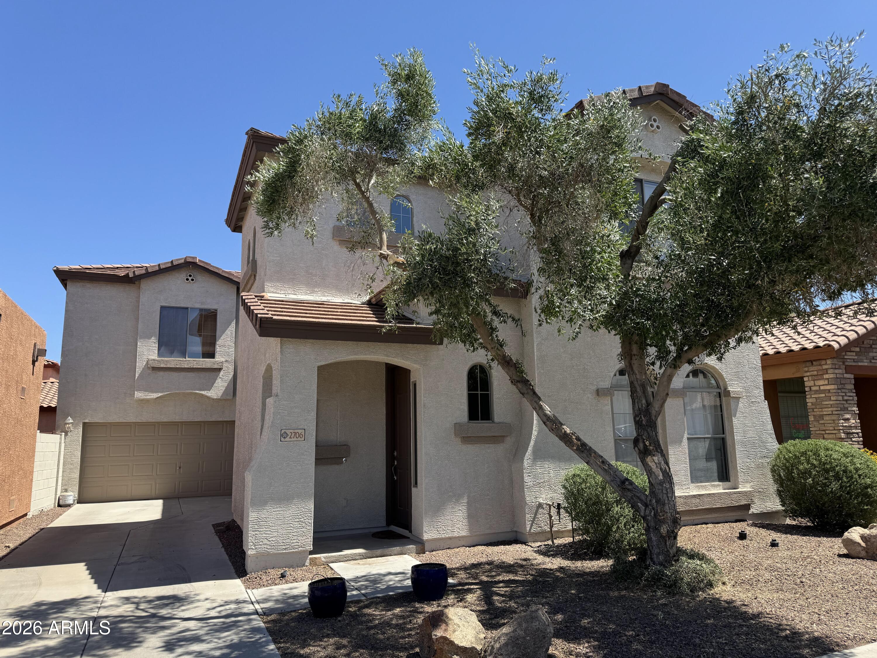 2706 E Longhorn Place