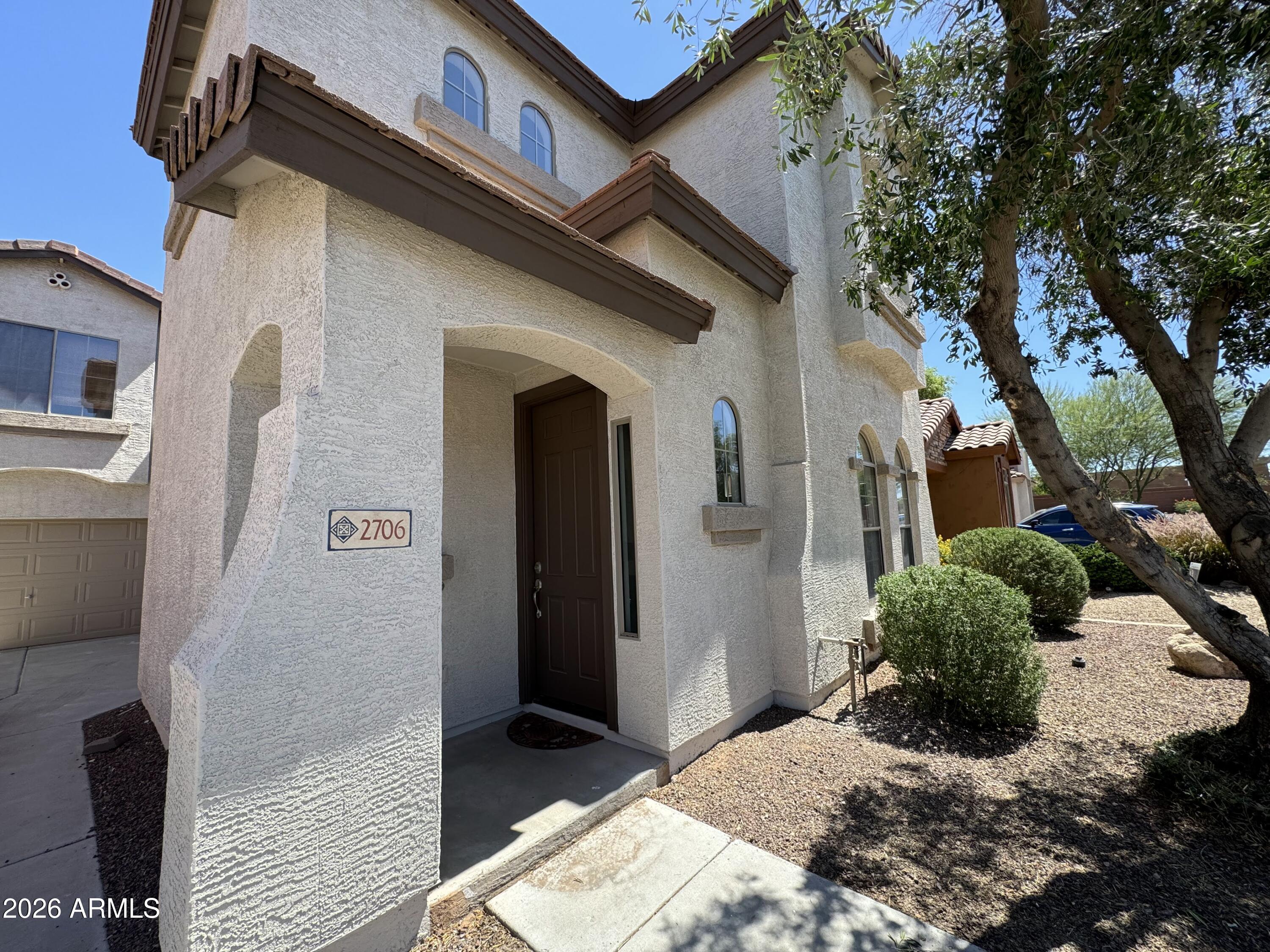 2706 E Longhorn Place