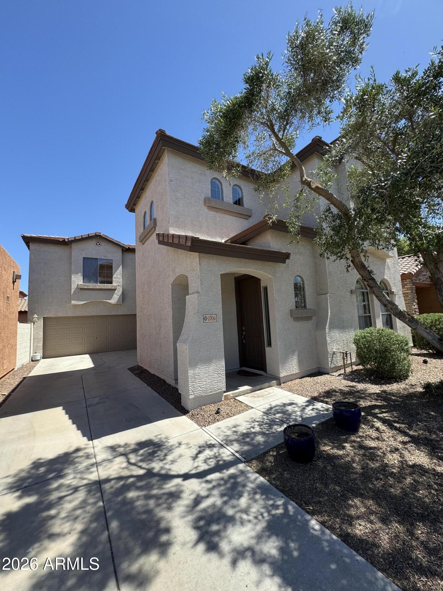 2706 E Longhorn Place