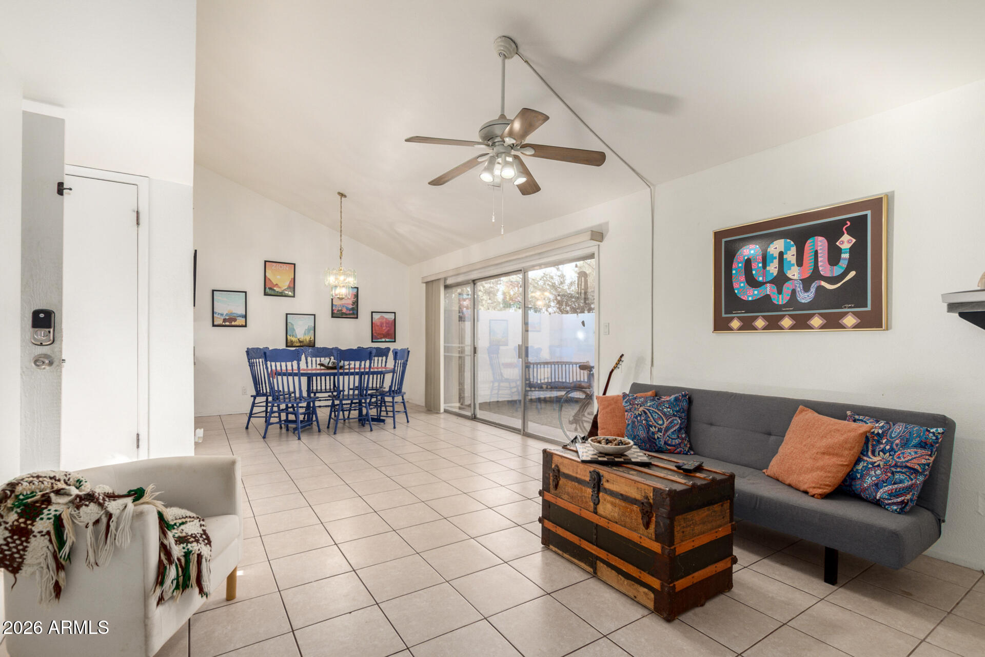 915 S HACIENDA Drive