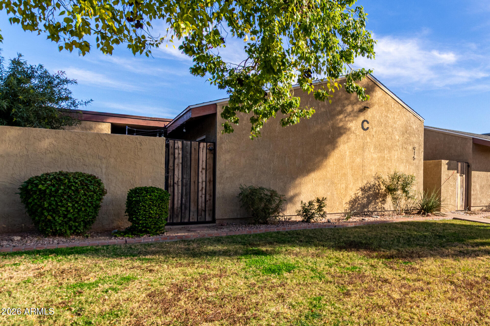 915 S HACIENDA Drive