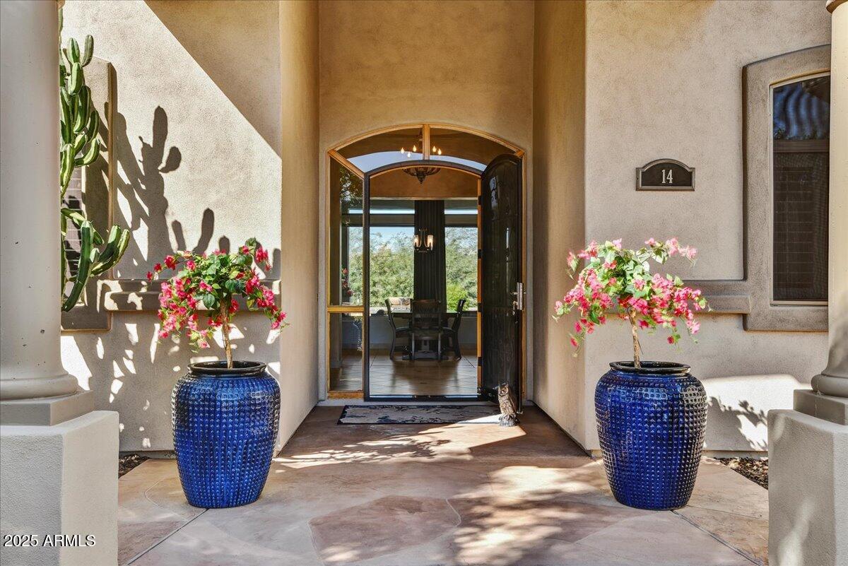 14 W SUMMERSET Drive