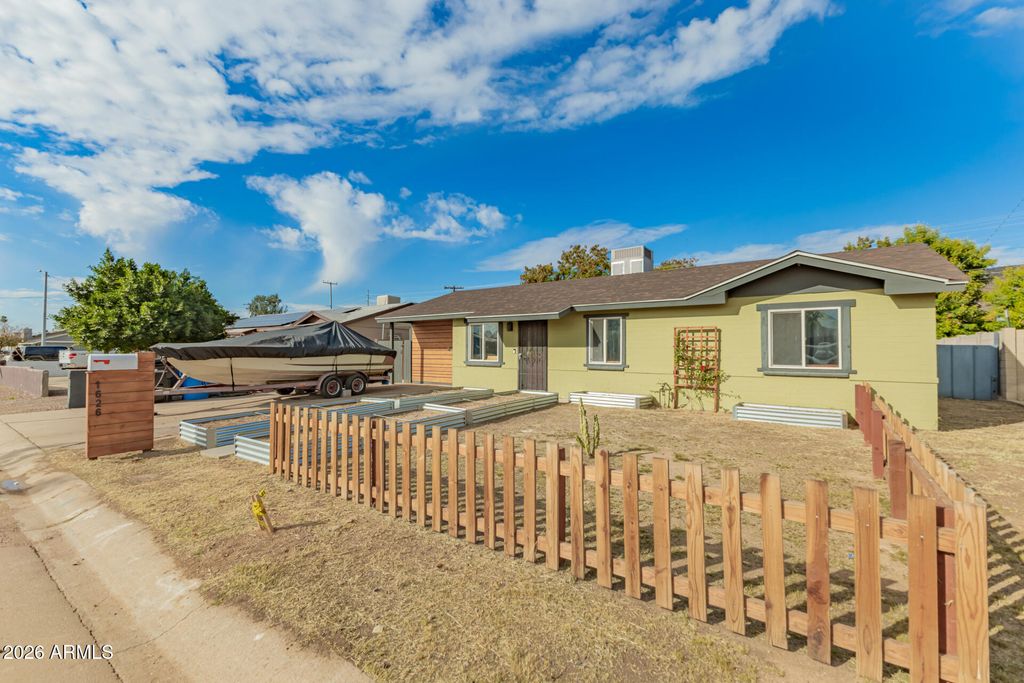 Photo of 1626 W North Lane, Phoenix, AZ 85021 (MLS # 6974496)