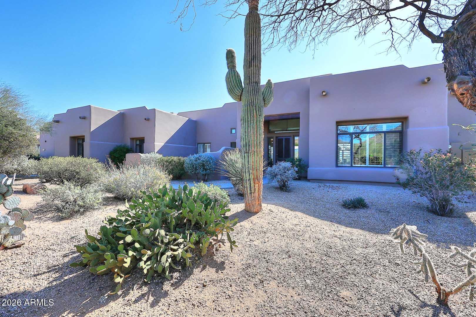 10121 E SADDLE HORN Trail