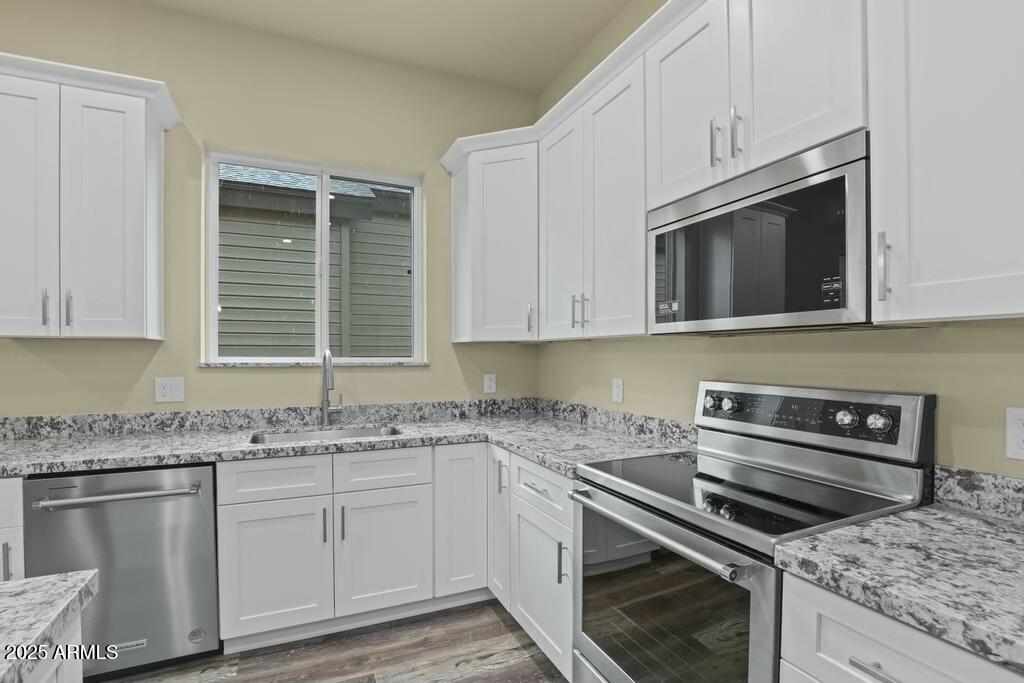 1910 E RAINBOW Trail