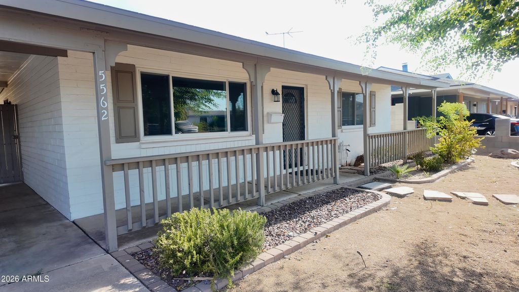Photo of 5562 W Edgemont Avenue, Phoenix, AZ 85035 (MLS # 7055155)