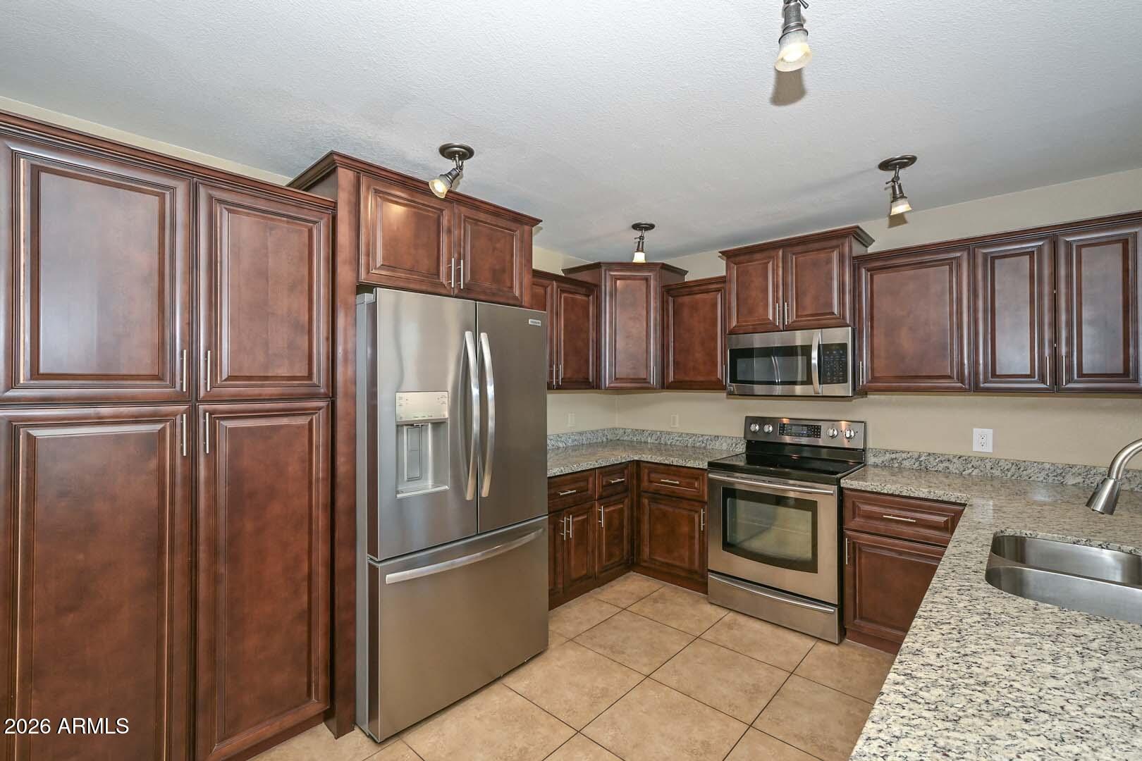 7110 W VIA DE LUNA Drive