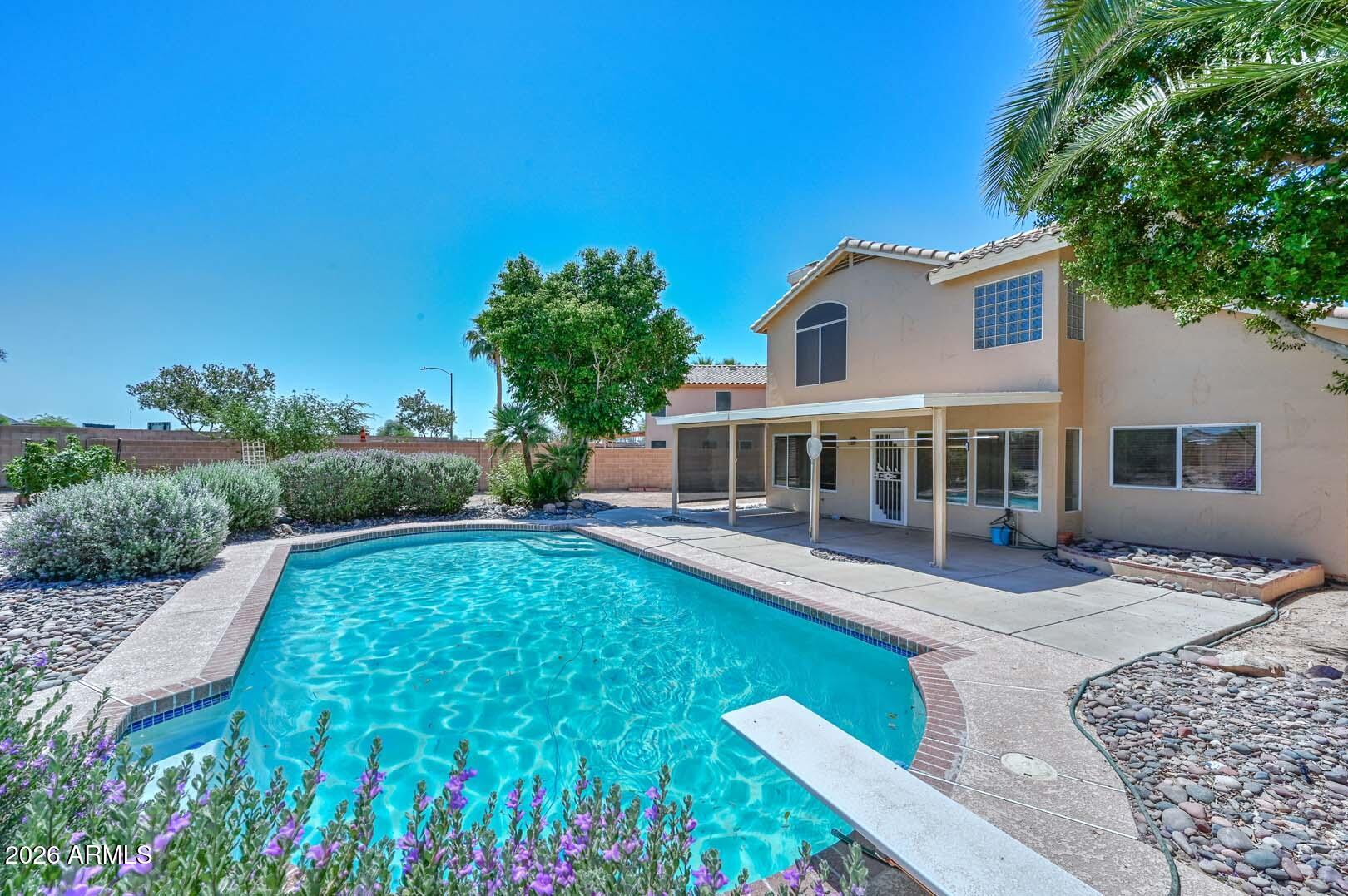 7110 W VIA DE LUNA Drive