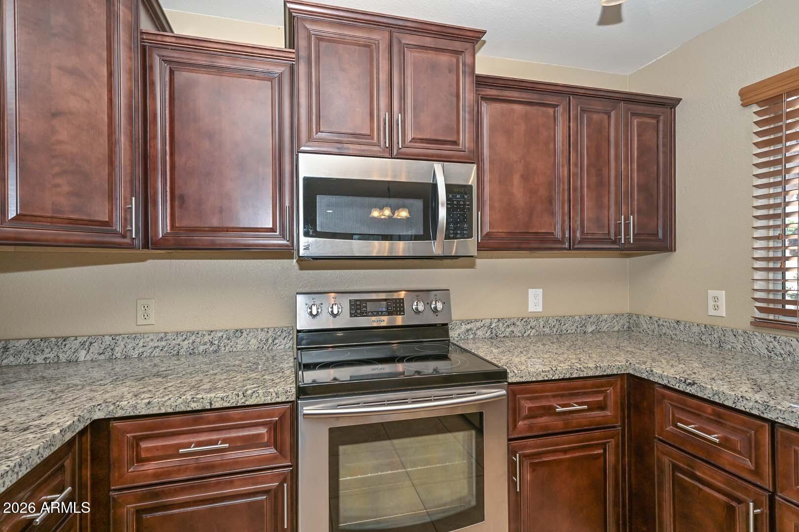 7110 W VIA DE LUNA Drive