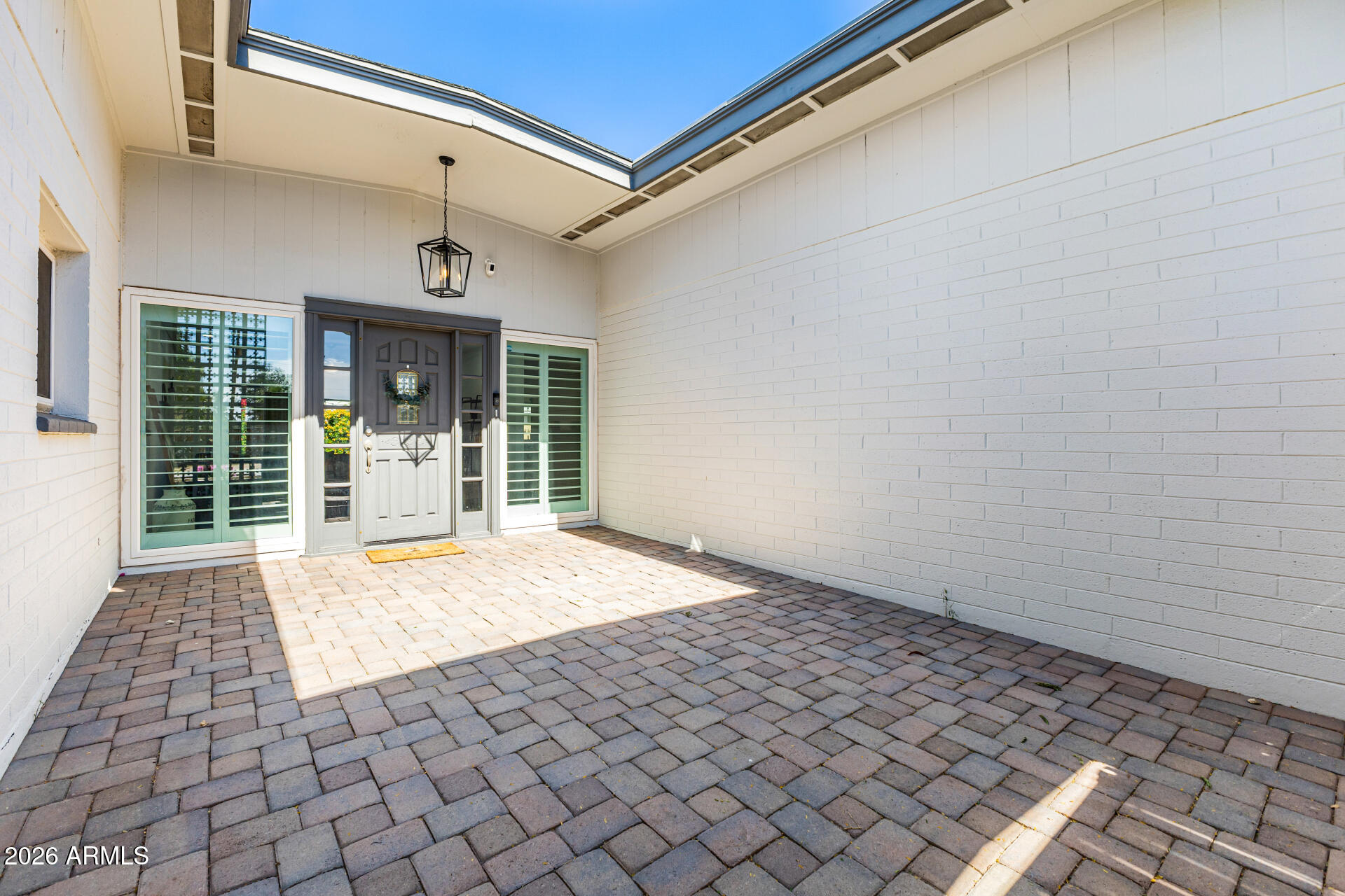 1930 W JOAN DE ARC Avenue