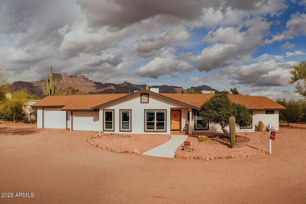Photo of 1291 S Red Rock Court, Apache Junction, AZ 85119 (MLS # 6996827)