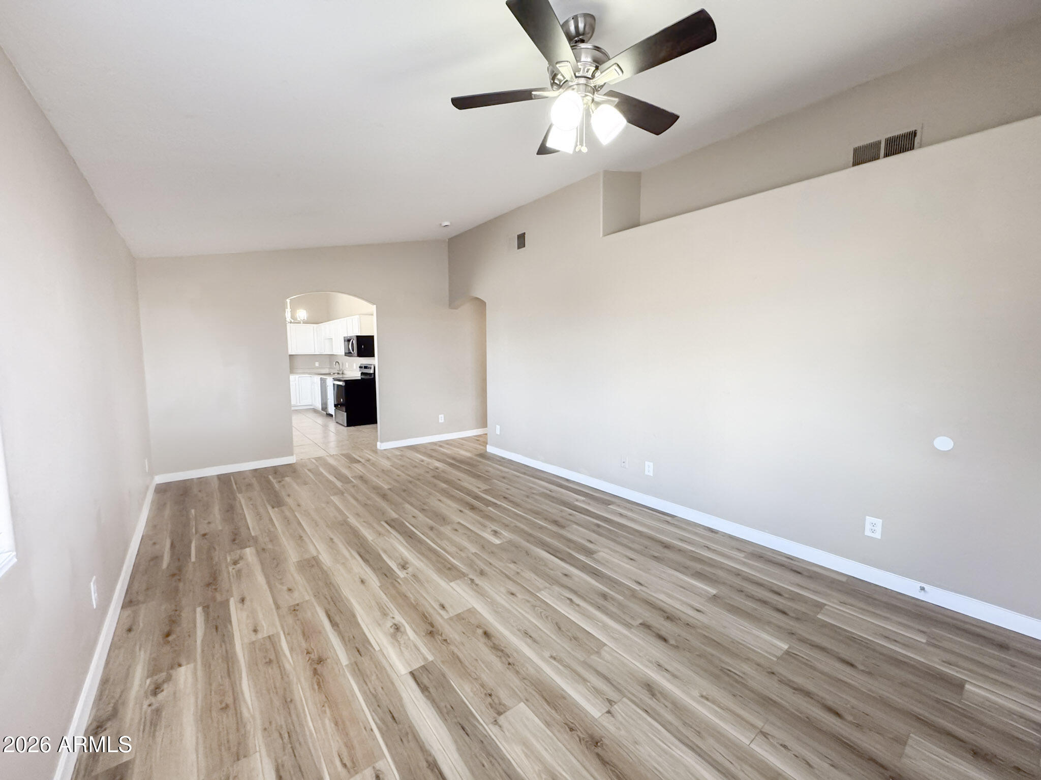 1939 E RAYMOND Street