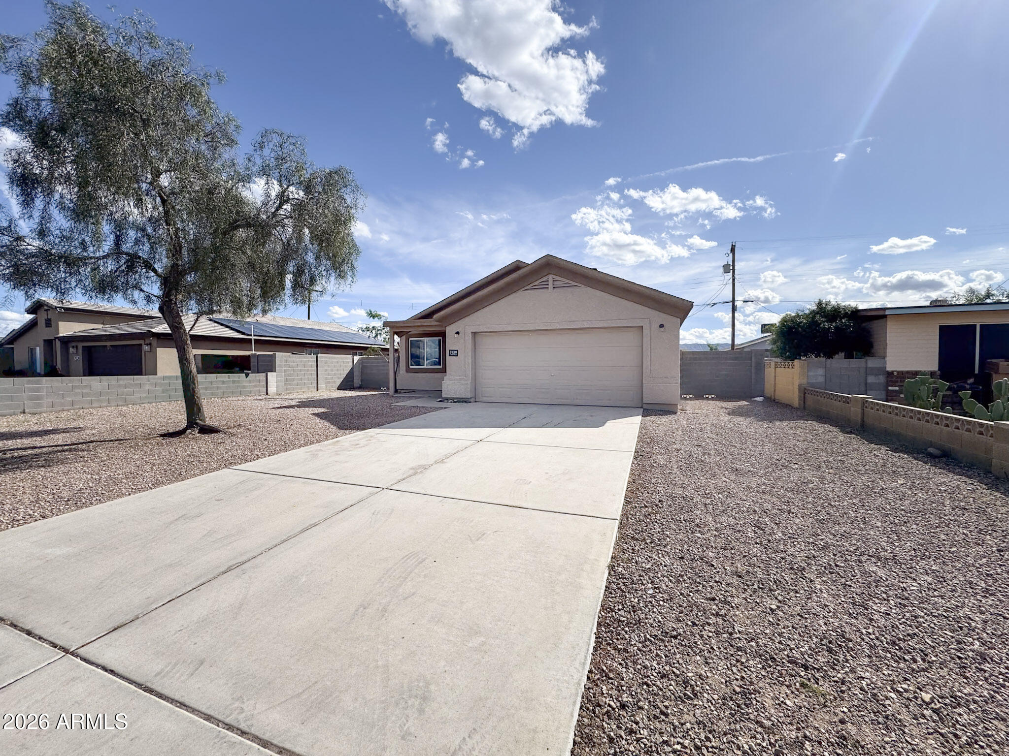 1939 E RAYMOND Street