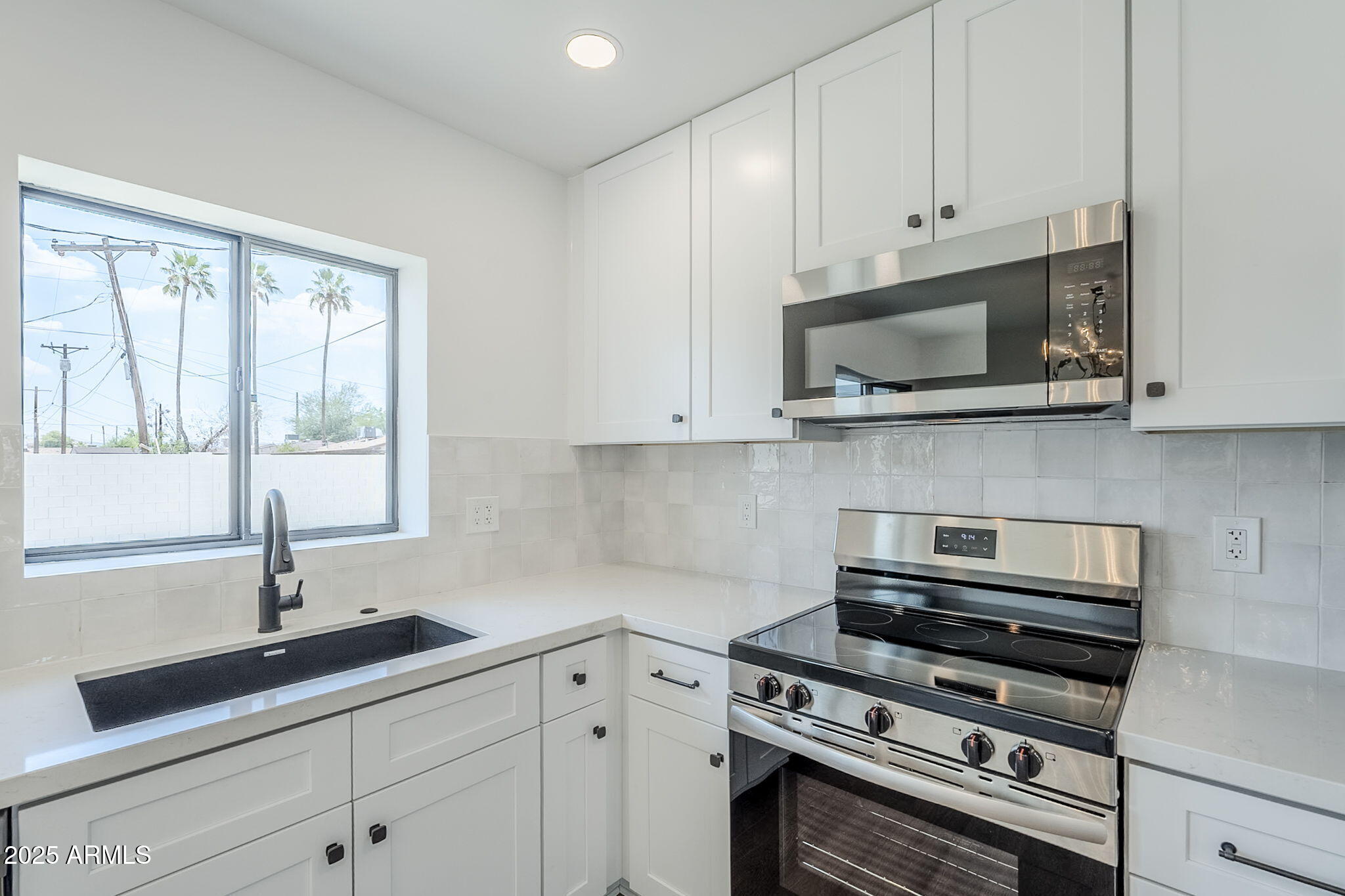 3609 E PALM Lane
