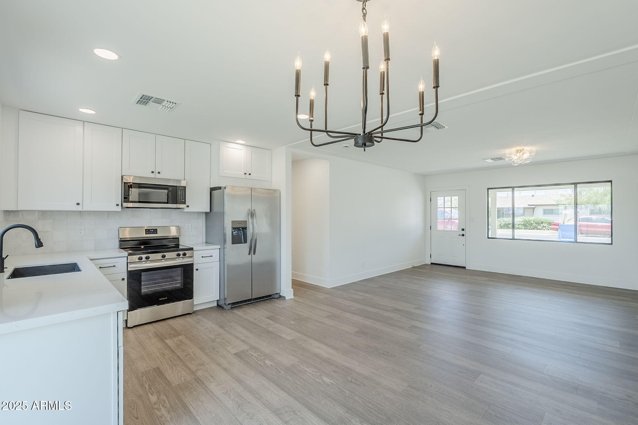 3609 E PALM Lane