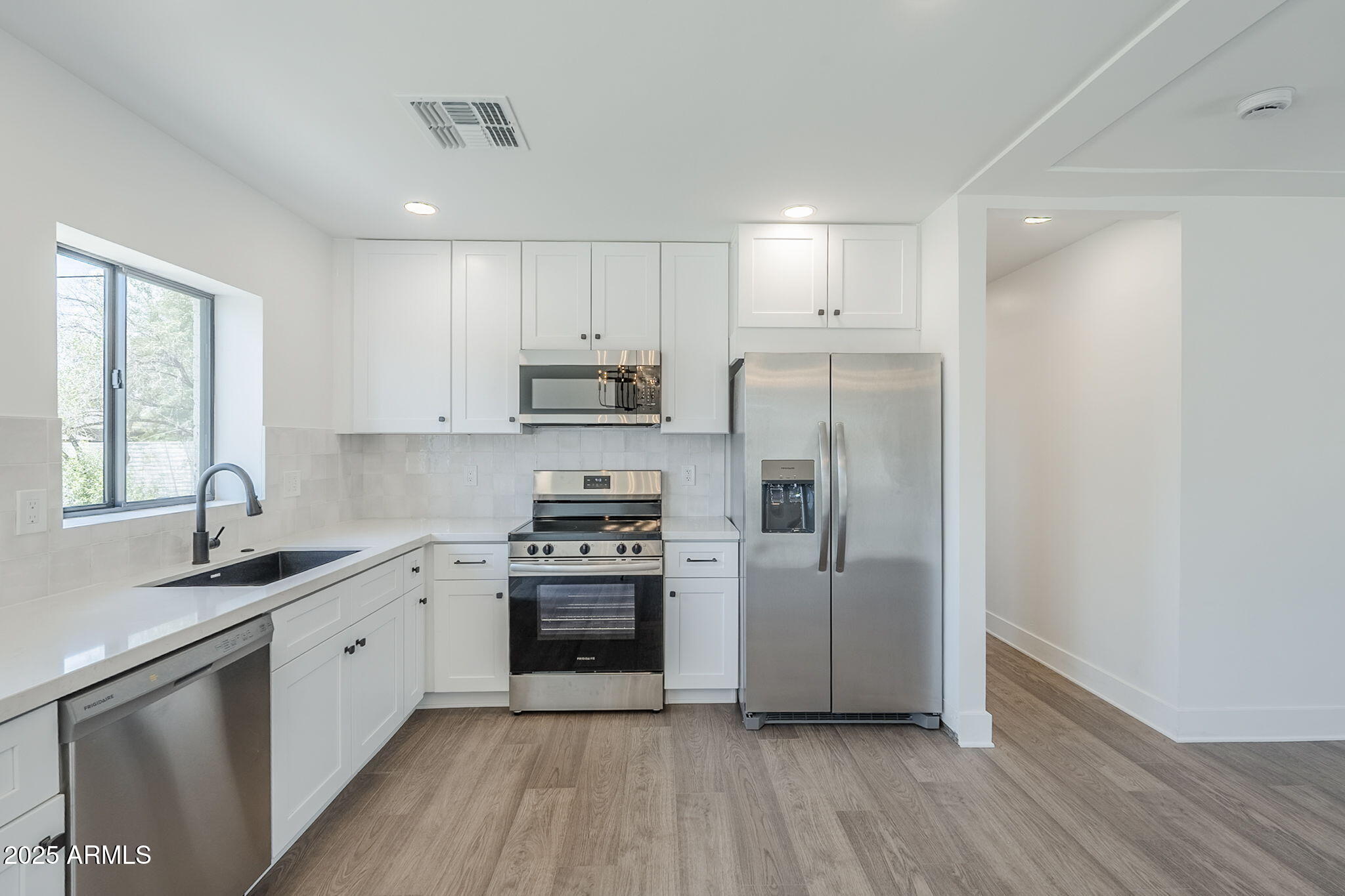 3609 E PALM Lane