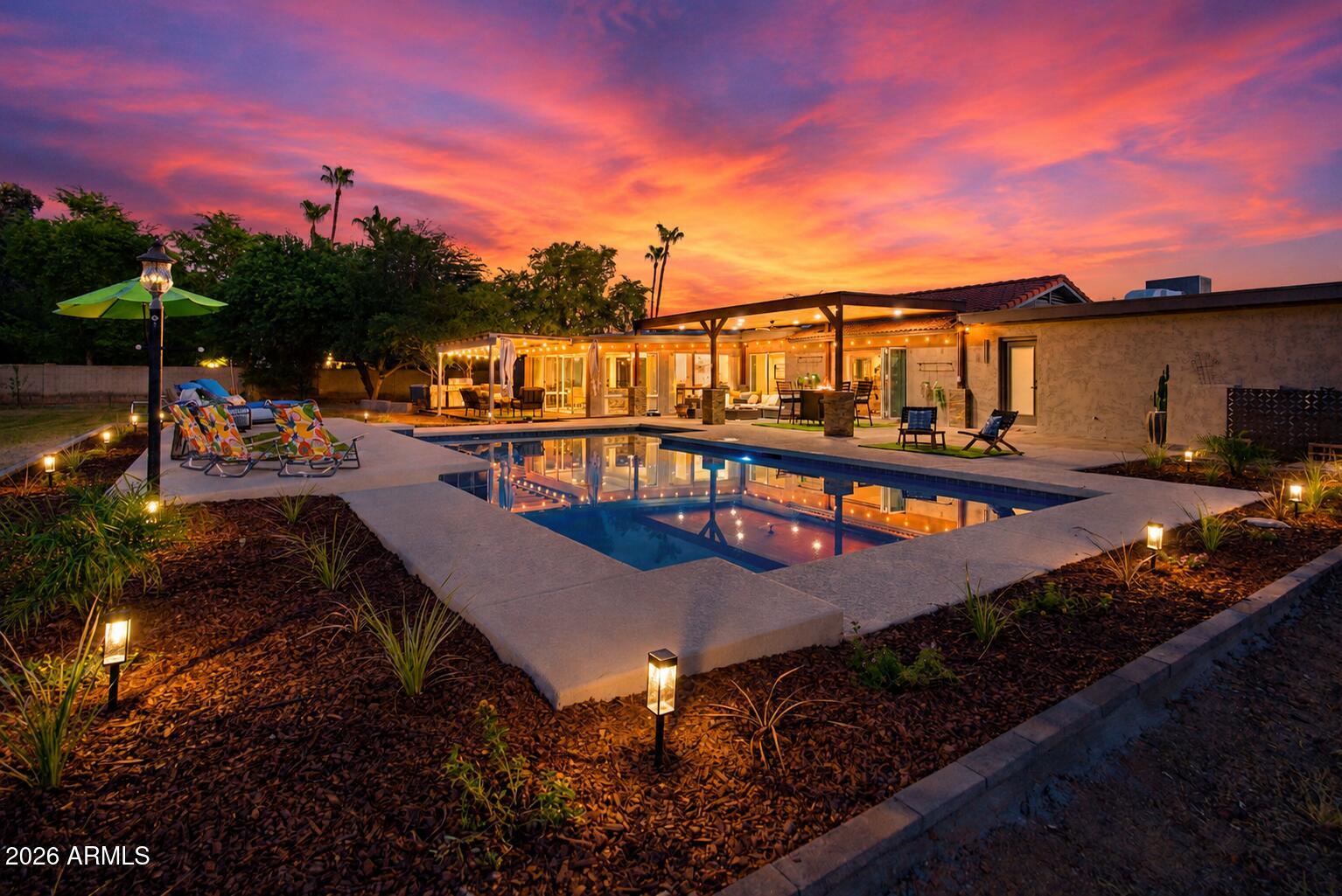 6504 W CORRINE Drive