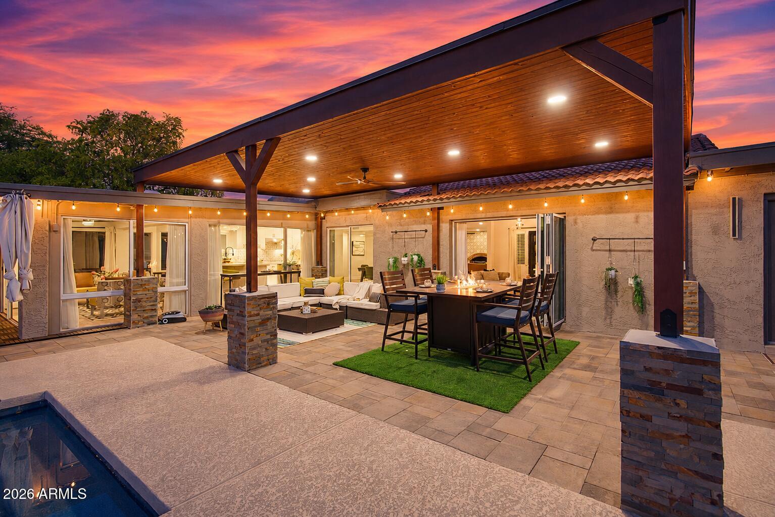 6504 W CORRINE Drive