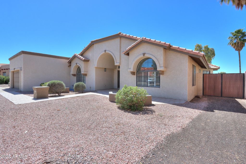 Photo of 2077 N Lake Shore Drive, Casa Grande, AZ 85122 (MLS # 6836052)