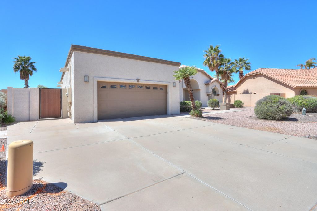 Photo of 2077 N Lake Shore Drive, Casa Grande, AZ 85122 (MLS # 6836052)